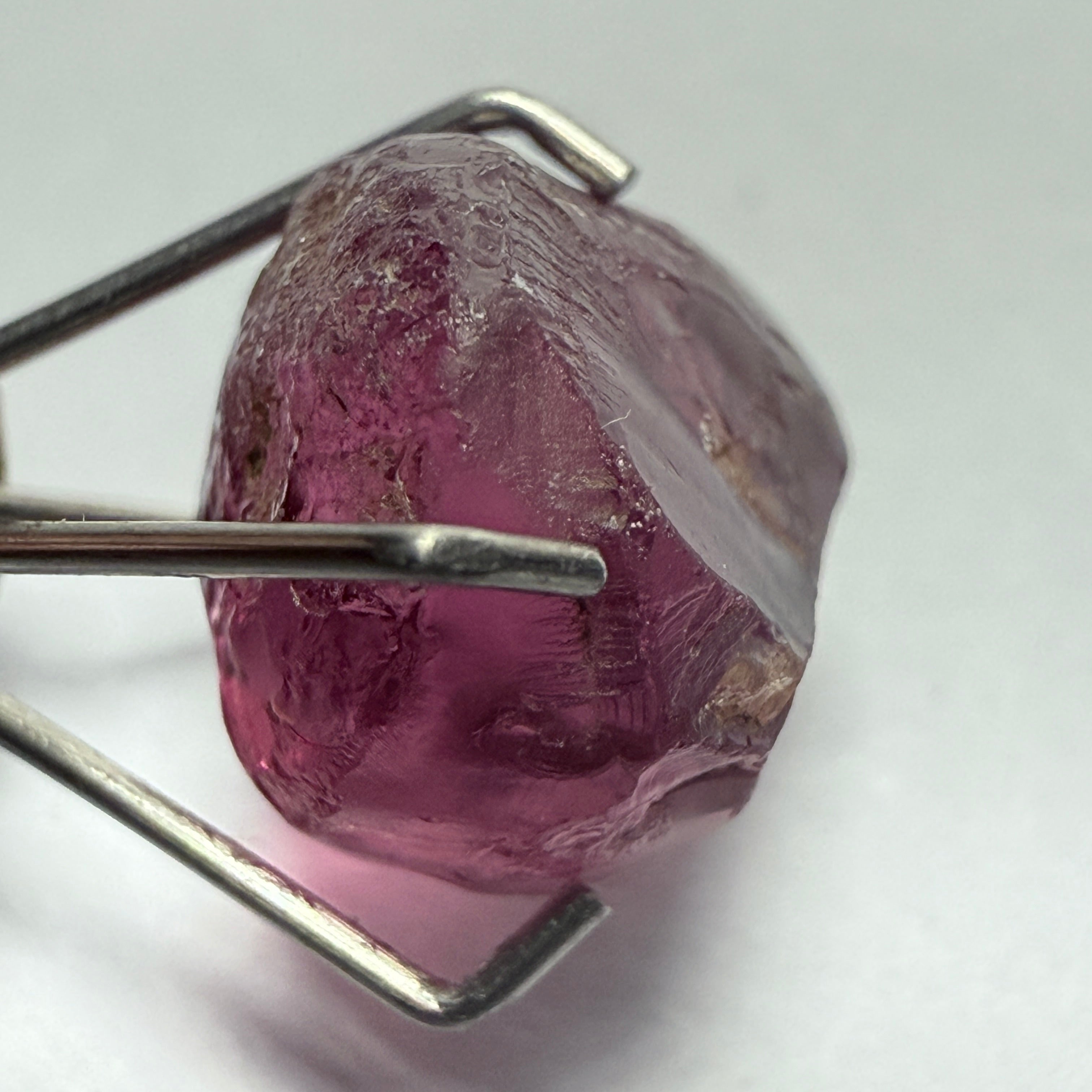 Rhodolite Garnet Colour Shifting, 3.71ct, Umba, Tanzania, Untreated Untreated. Few bubbles on the outside, rest vvs