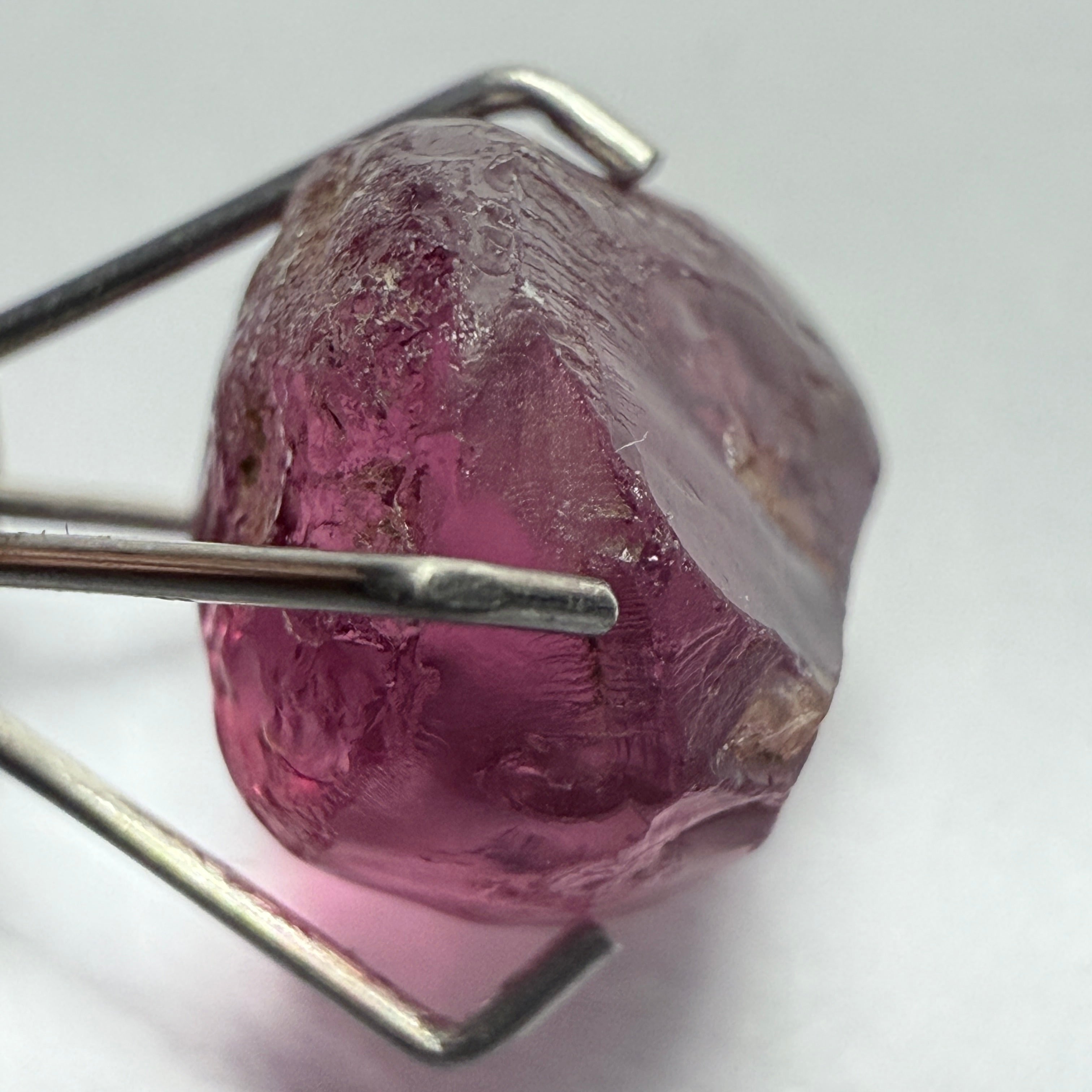 Rhodolite Garnet Colour Shifting, 3.71ct, Umba, Tanzania, Untreated Untreated. Few bubbles on the outside, rest vvs