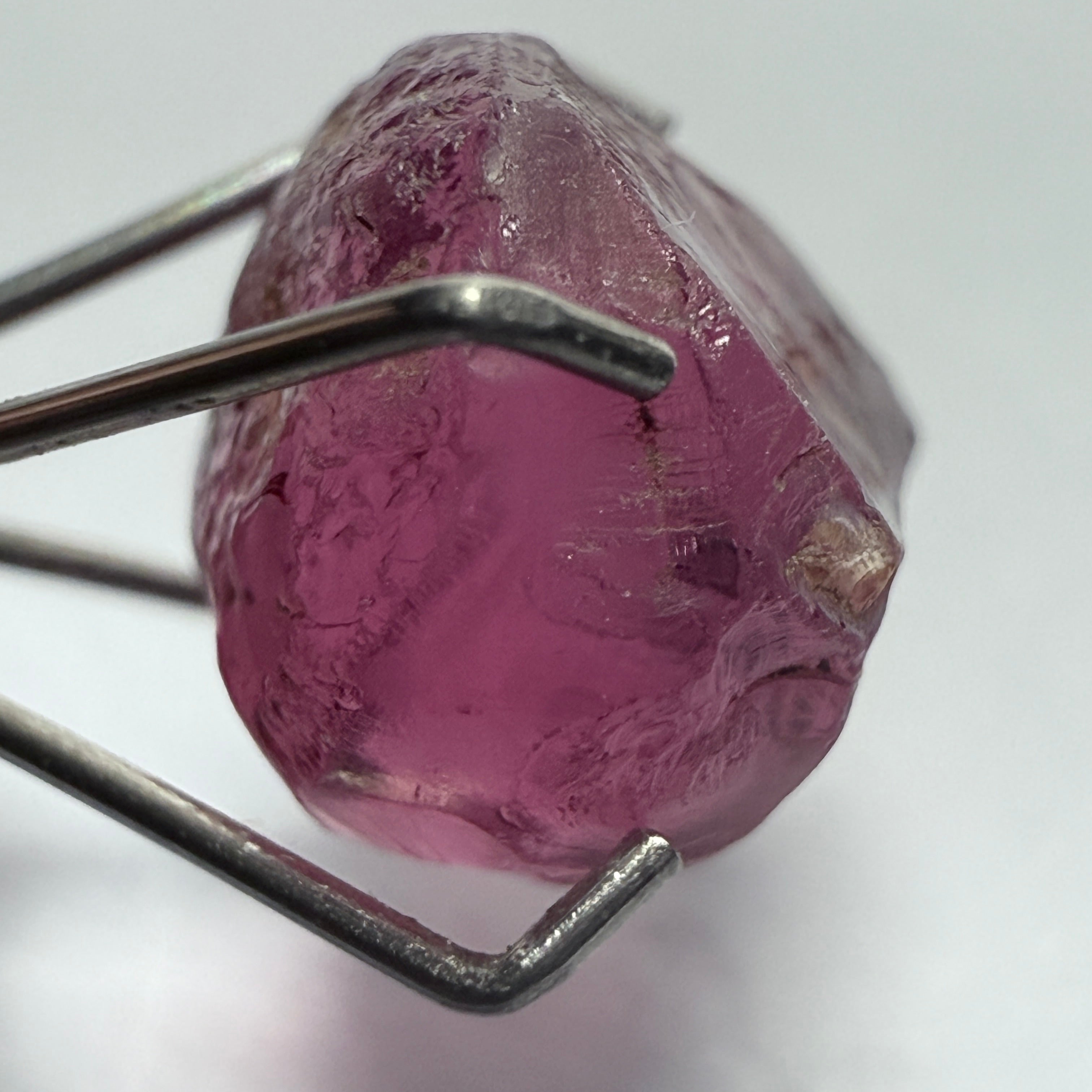 Rhodolite Garnet Colour Shifting, 3.71ct, Umba, Tanzania, Untreated Untreated. Few bubbles on the outside, rest vvs