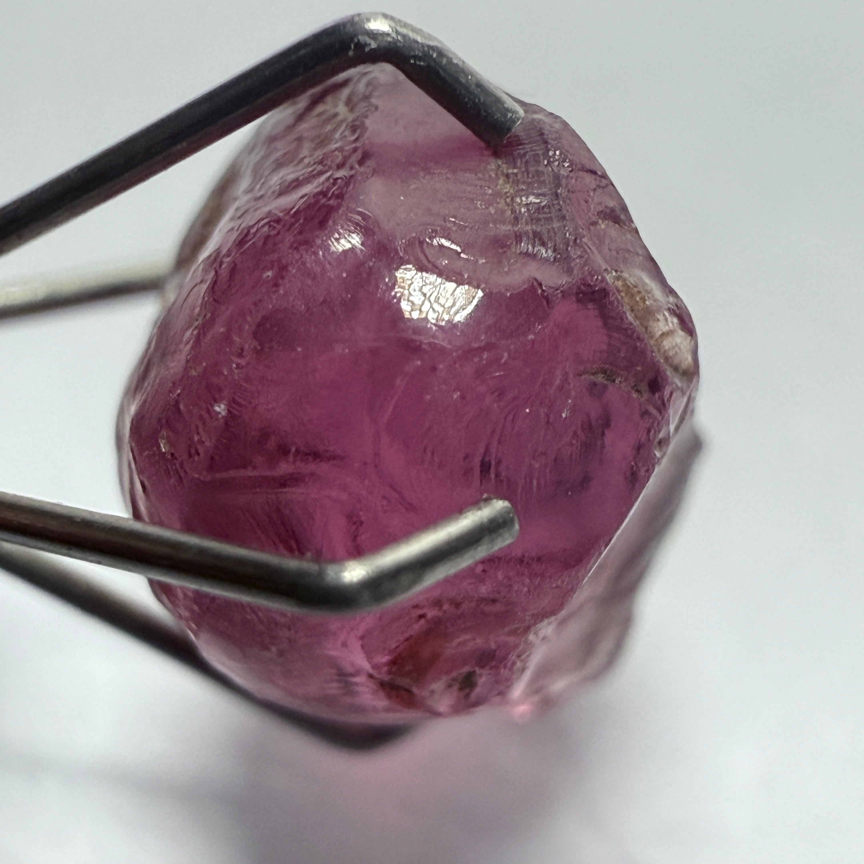 Rhodolite Garnet Colour Shifting, 3.71ct, Umba, Tanzania, Untreated Untreated. Few bubbles on the outside, rest vvs