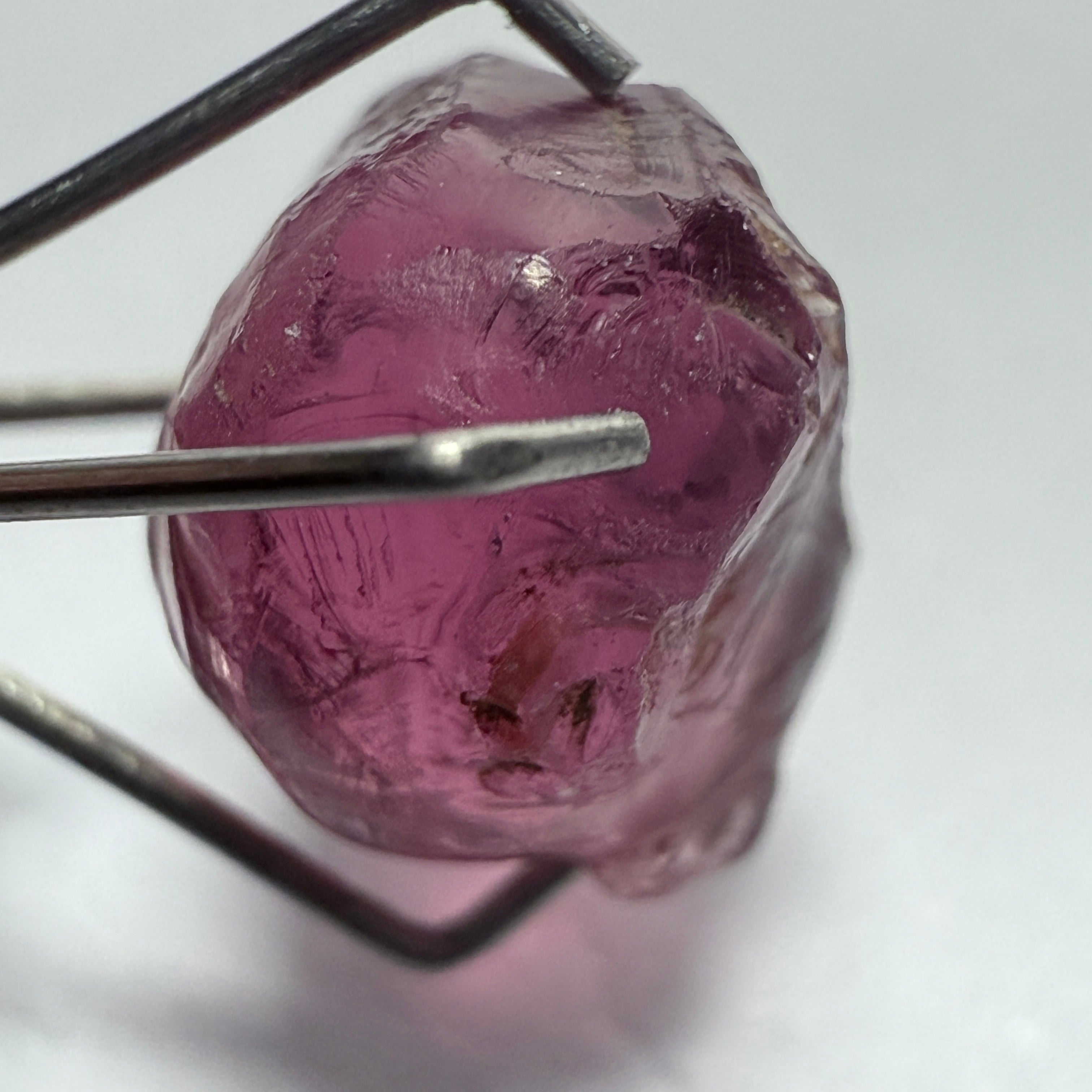 Rhodolite Garnet Colour Shifting, 3.71ct, Umba, Tanzania, Untreated Untreated. Few bubbles on the outside, rest vvs