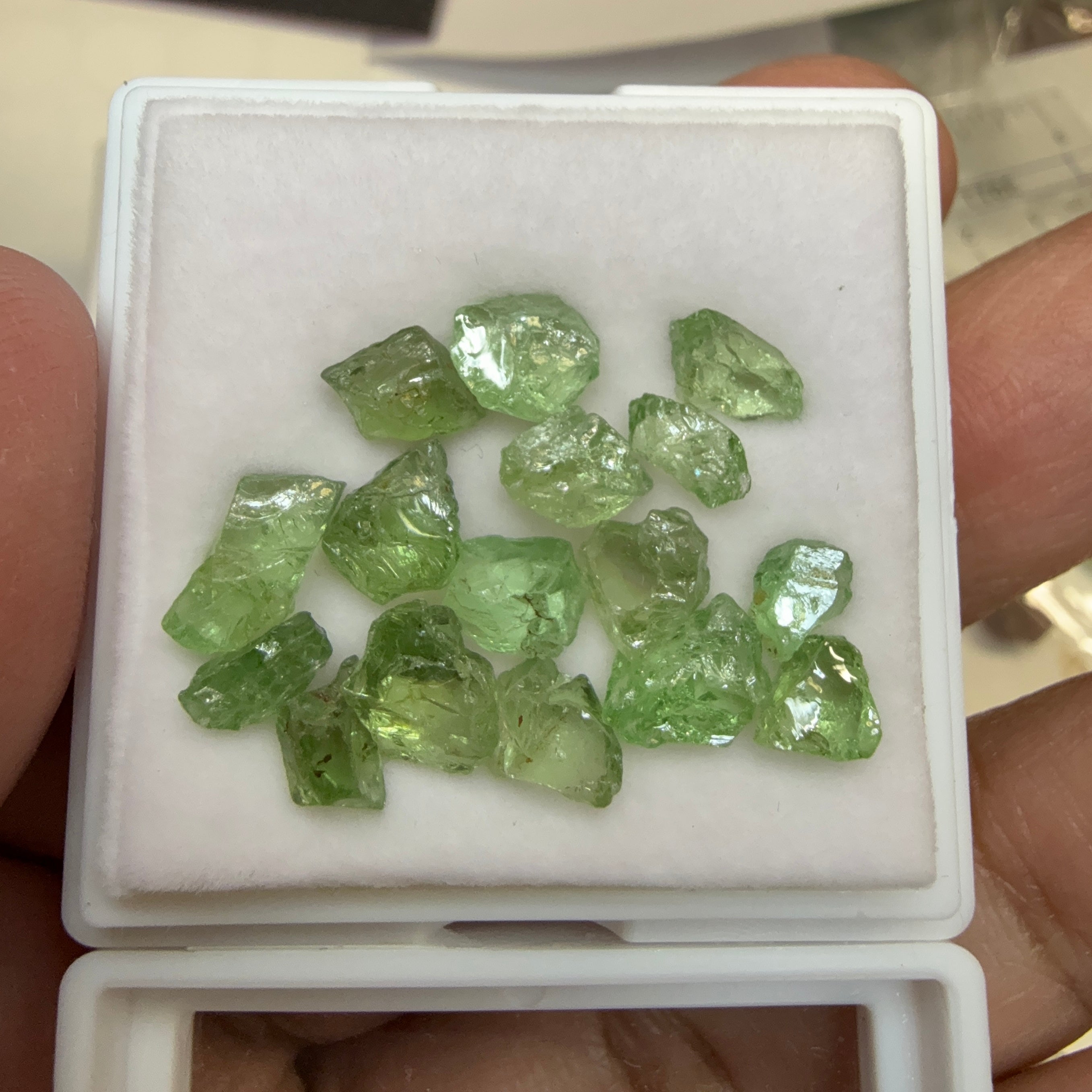 Tsavorite Rough Melee size, 14.57ct, 0.32ct - 1.39ct, Untreated, Unheated