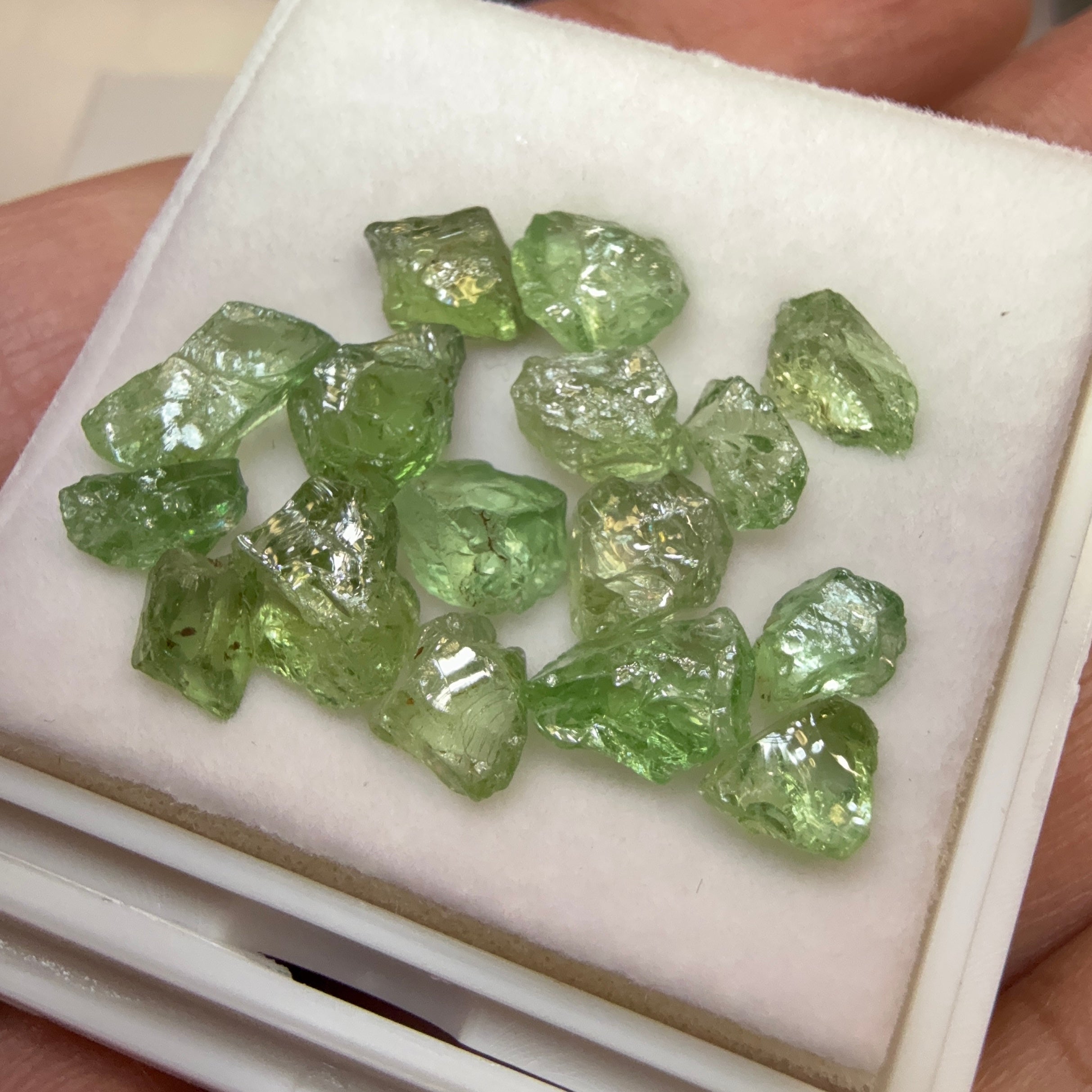 Tsavorite Rough Melee size, 14.57ct, 0.32ct - 1.39ct, Untreated, Unheated