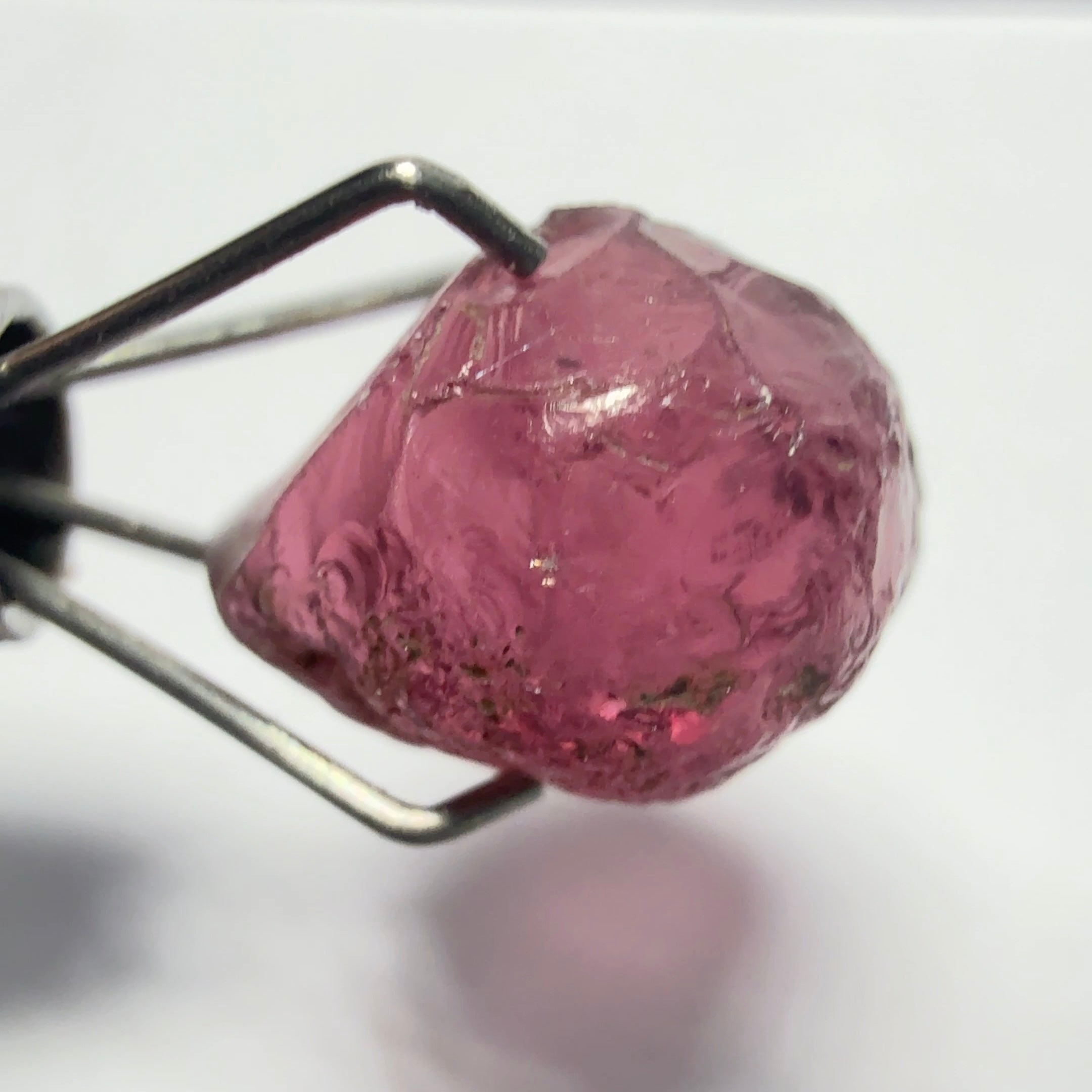 Rhodolite Garnet Colour Shifting, 4.91ct, Umba, Tanzania, Untreated Untreated. Spot near the middle so Si