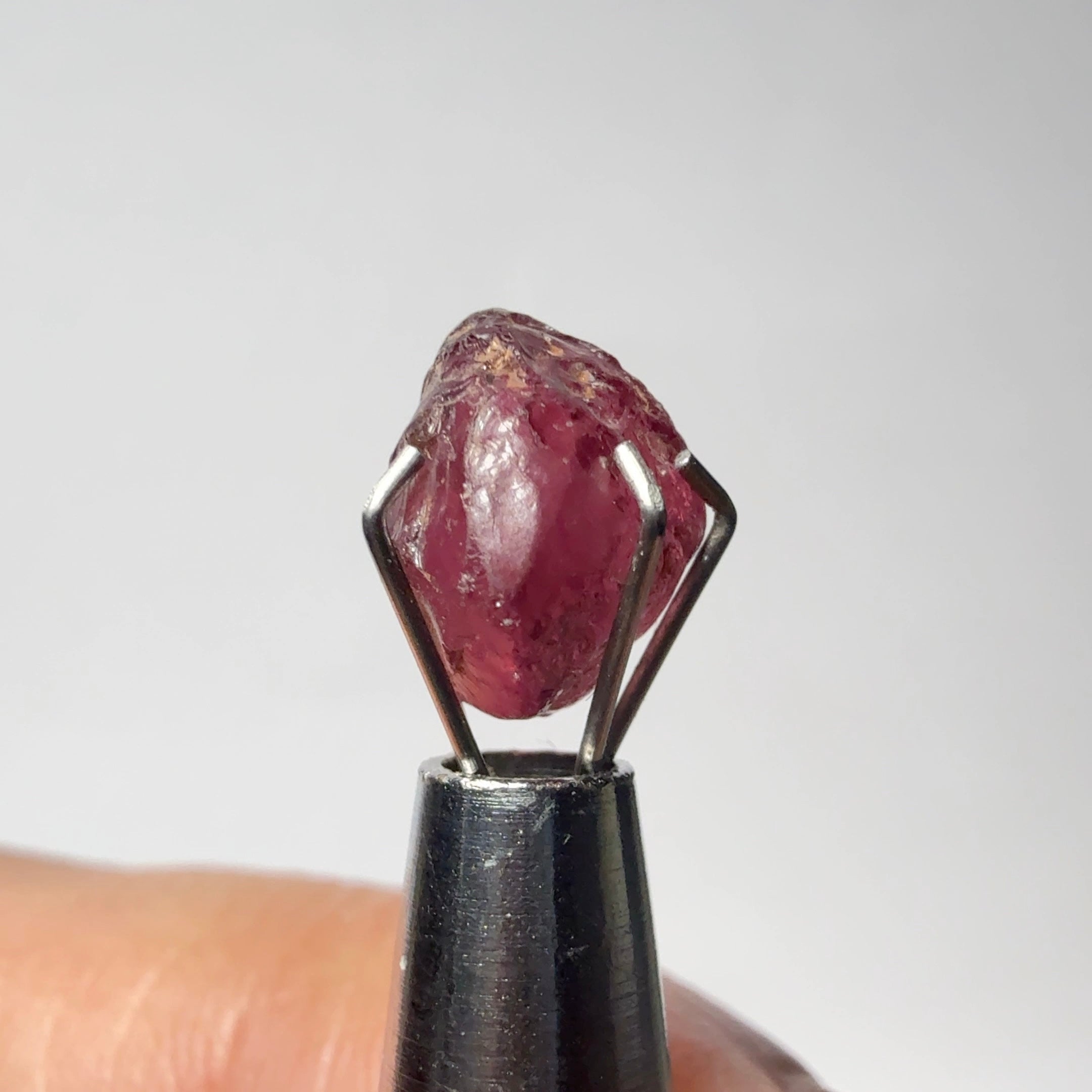 Rhodolite Garnet Colour Shifting, 4.85ct, Umba, Tanzania, Untreated Untreated. Few bubbles on the outside skin, rest vvs