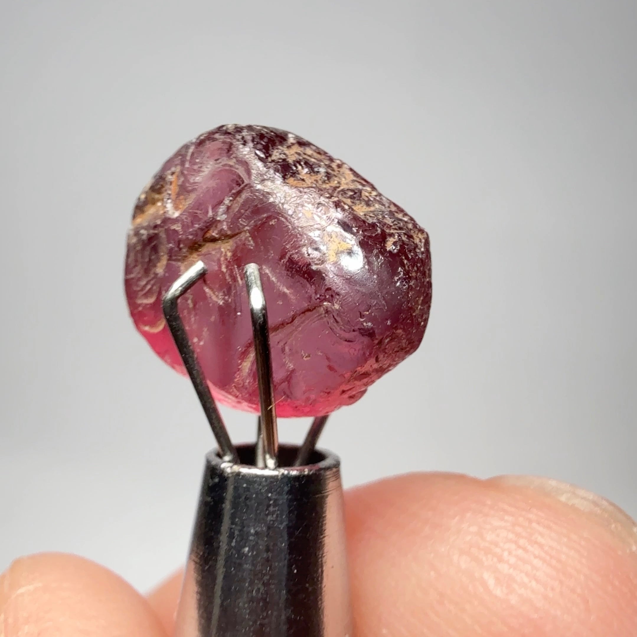 Rhodolite Garnet Colour Shifting, 6.56ct, Umba, Tanzania, Untreated Untreated. Few bubbles on outside, rest vvs with very slight silk, flattish shape see pics