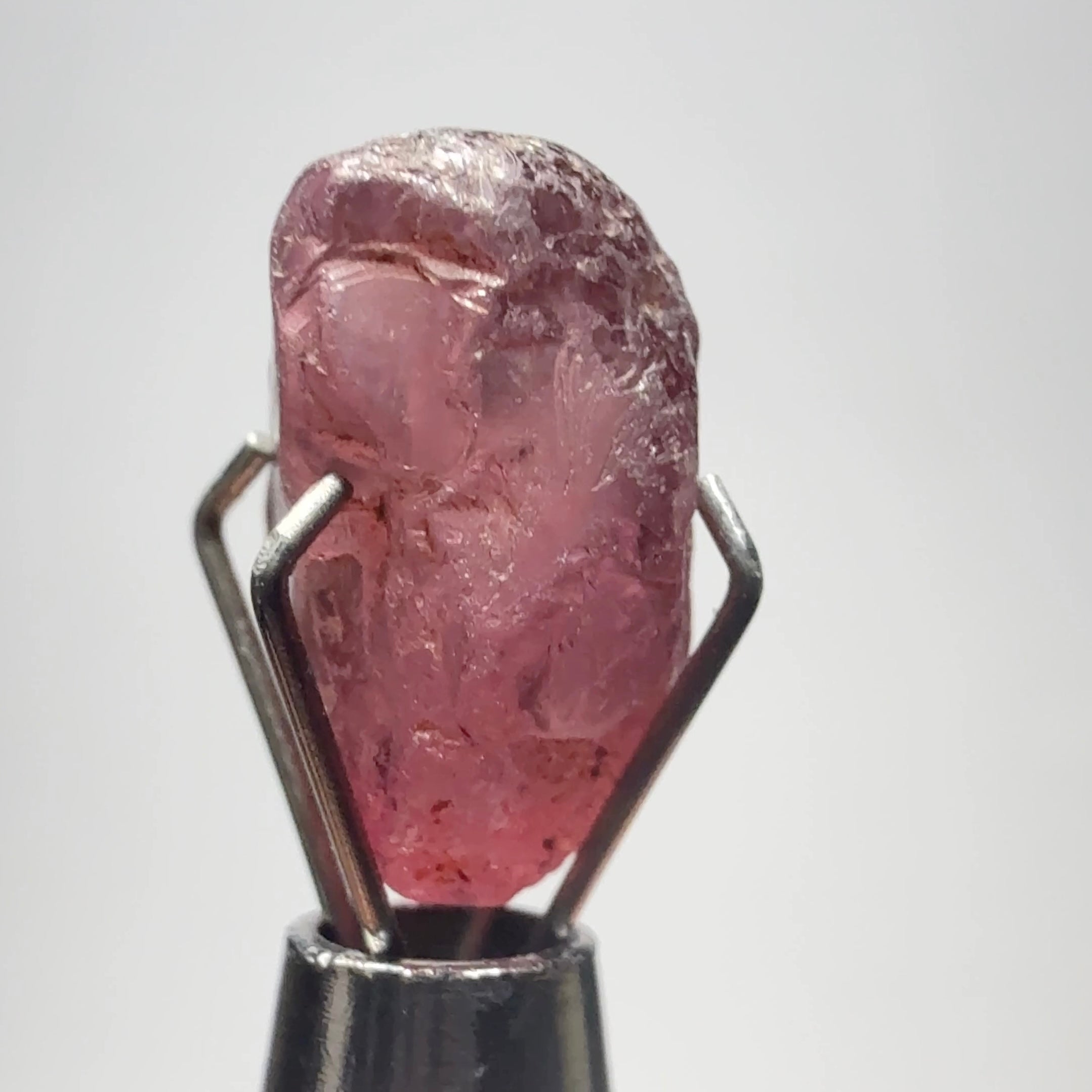 Rhodolite Garnet Colour Shifting, 4.46ct, Umba, Tanzania, Untreated Untreated. Si