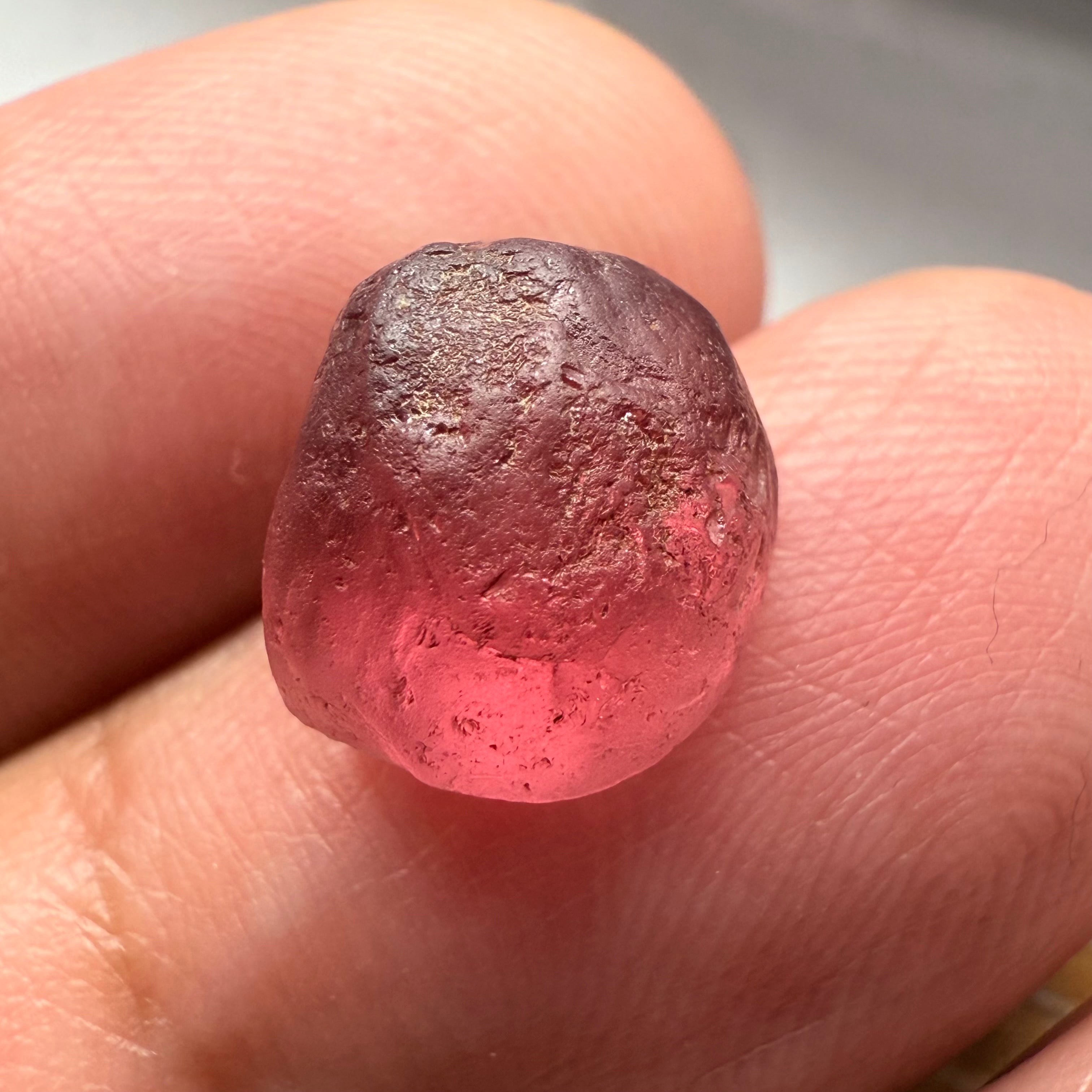 Champagne Garnet, 6.79ct, Lindi, Tanzania, Untreated Unheated, beautiful stone, vvs-if with very very slight silk