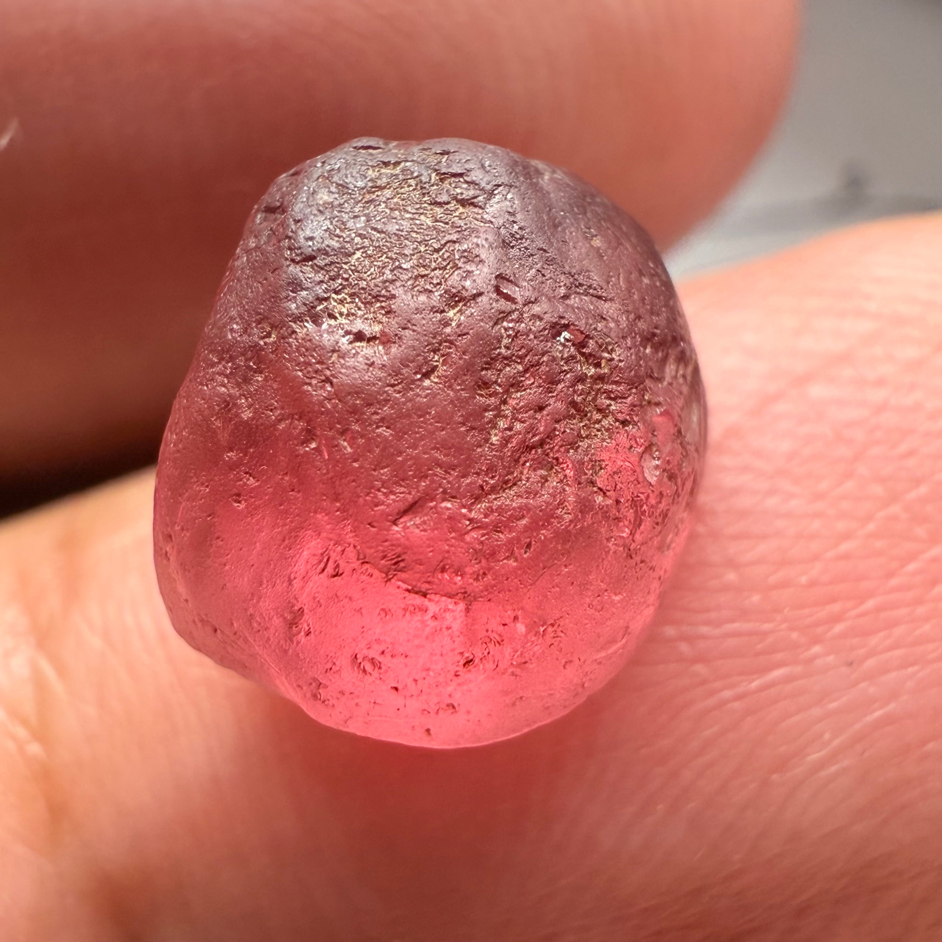 Champagne Garnet, 6.79ct, Lindi, Tanzania, Untreated Unheated, beautiful stone, vvs-if with very very slight silk