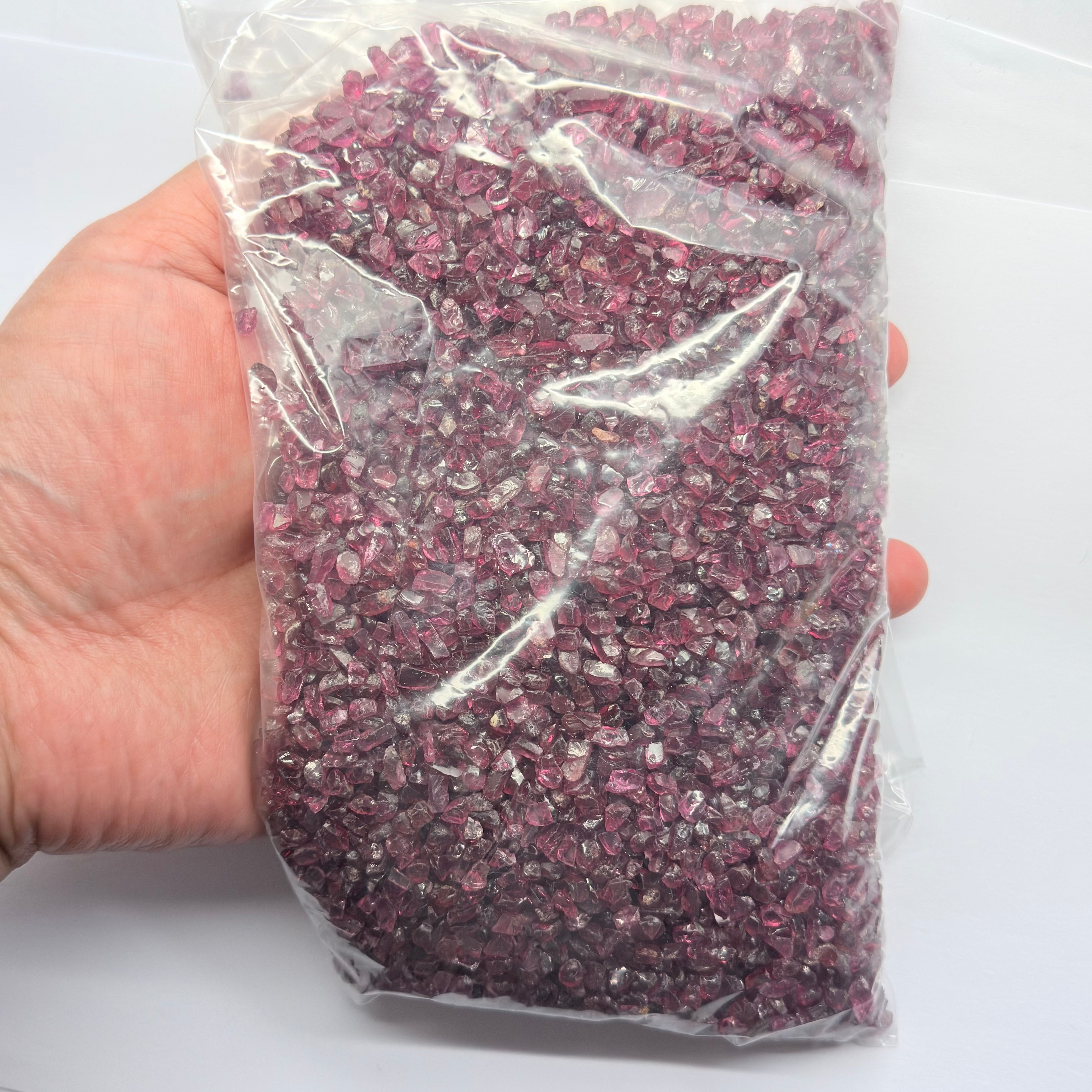 Kangala Garnet Lot, small sizes, 1017gm / 5085ct, Kangala mines, Tanzania, Untreated Unheated, very small sizes, good for cutting melee, paintings, fish tank, av size: 0.62ct, see videos in different lights, very high gloss material and cobbed by miners