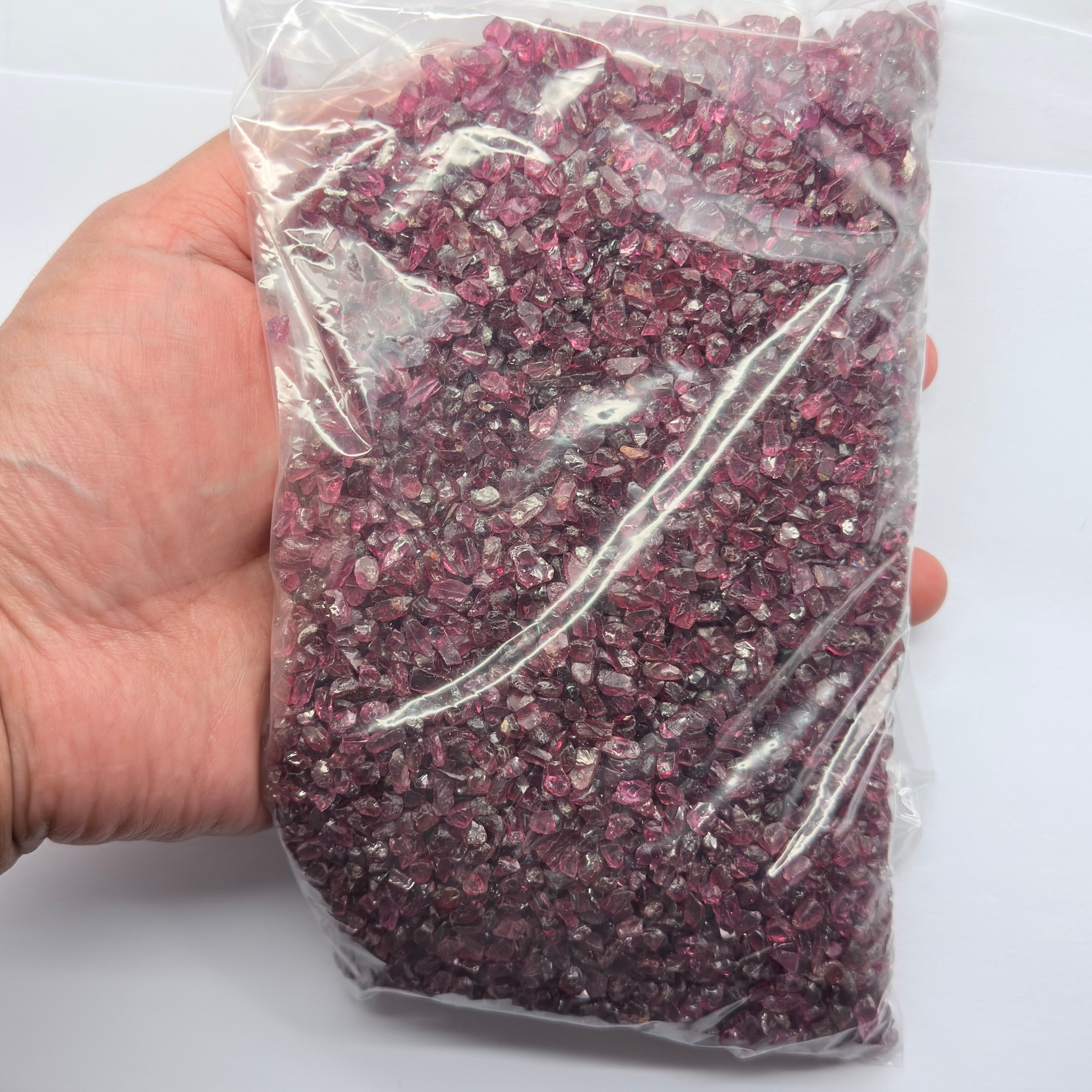 Kangala Garnet Lot, small sizes, 1017gm / 5085ct, Kangala mines, Tanzania, Untreated Unheated, very small sizes, good for cutting melee, paintings, fish tank, av size: 0.62ct, see videos in different lights, very high gloss material and cobbed by miners