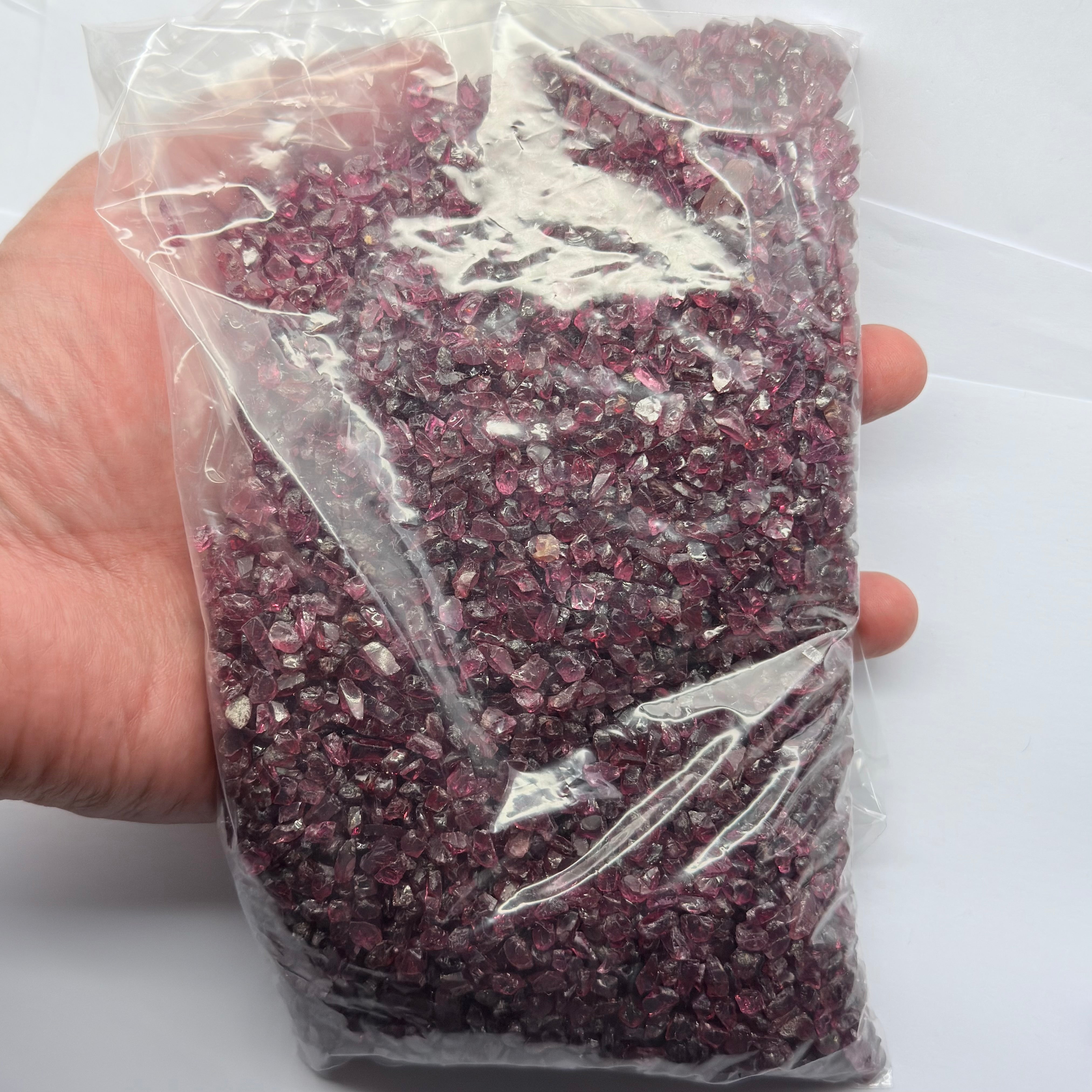 Kangala Garnet Lot, small sizes, 1017gm / 5085ct, Kangala mines, Tanzania, Untreated Unheated, very small sizes, good for cutting melee, paintings, fish tank, av size: 0.62ct, see videos in different lights, very high gloss material and cobbed by miners