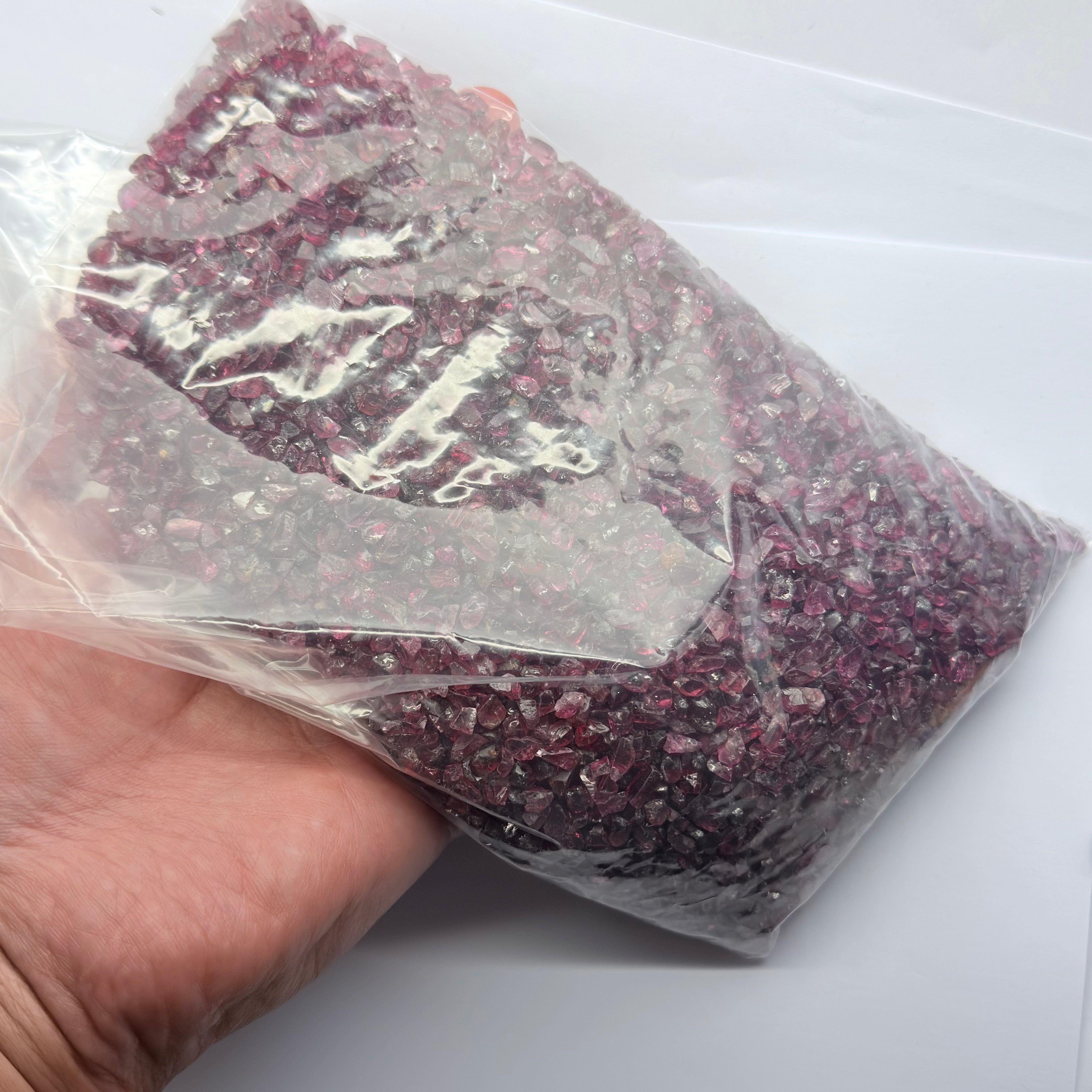 Kangala Garnet Lot, small sizes, 1017gm / 5085ct, Kangala mines, Tanzania, Untreated Unheated, very small sizes, good for cutting melee, paintings, fish tank, av size: 0.62ct, see videos in different lights, very high gloss material and cobbed by miners