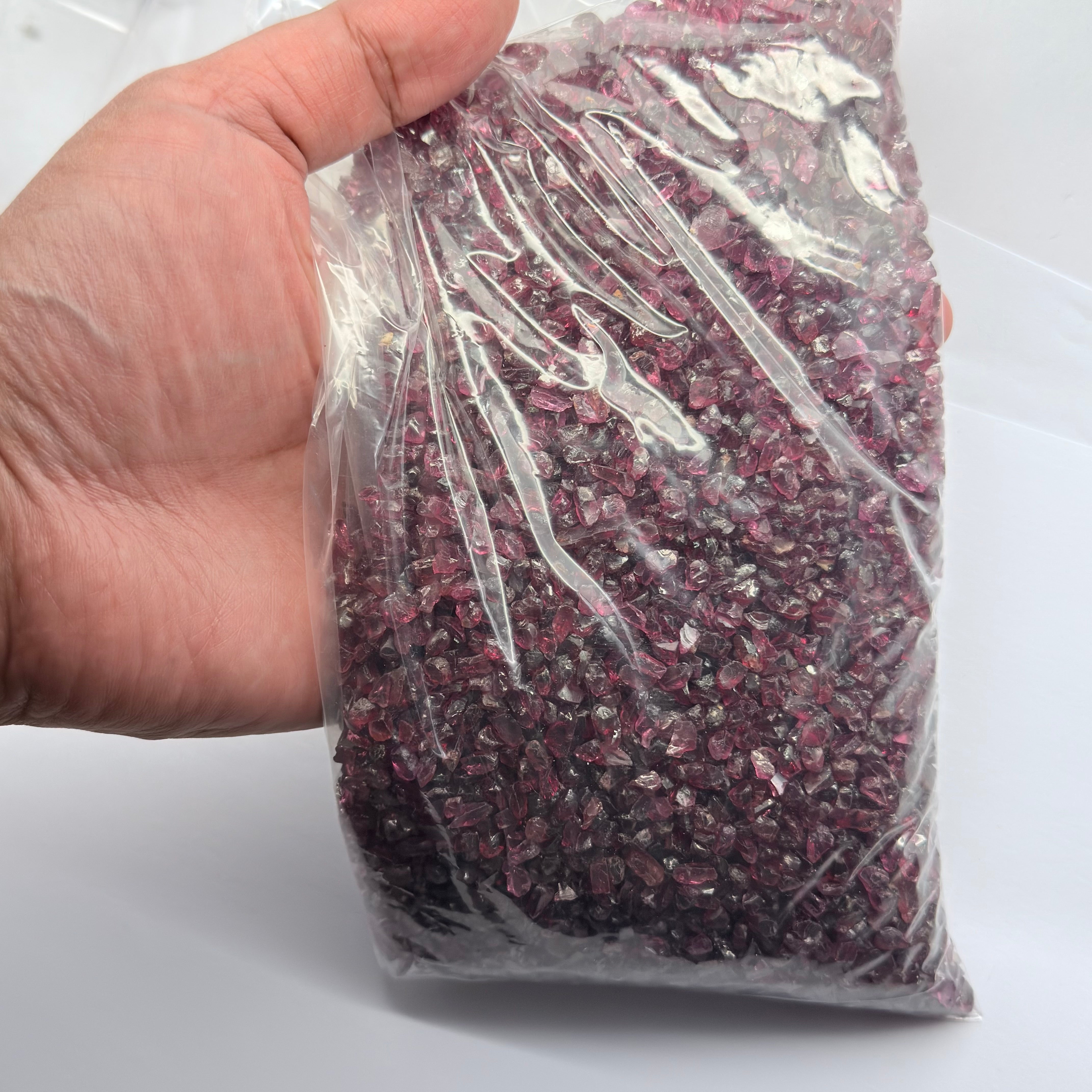 Kangala Garnet Lot, small sizes, 1017gm / 5085ct, Kangala mines, Tanzania, Untreated Unheated, very small sizes, good for cutting melee, paintings, fish tank, av size: 0.62ct, see videos in different lights, very high gloss material and cobbed by miners