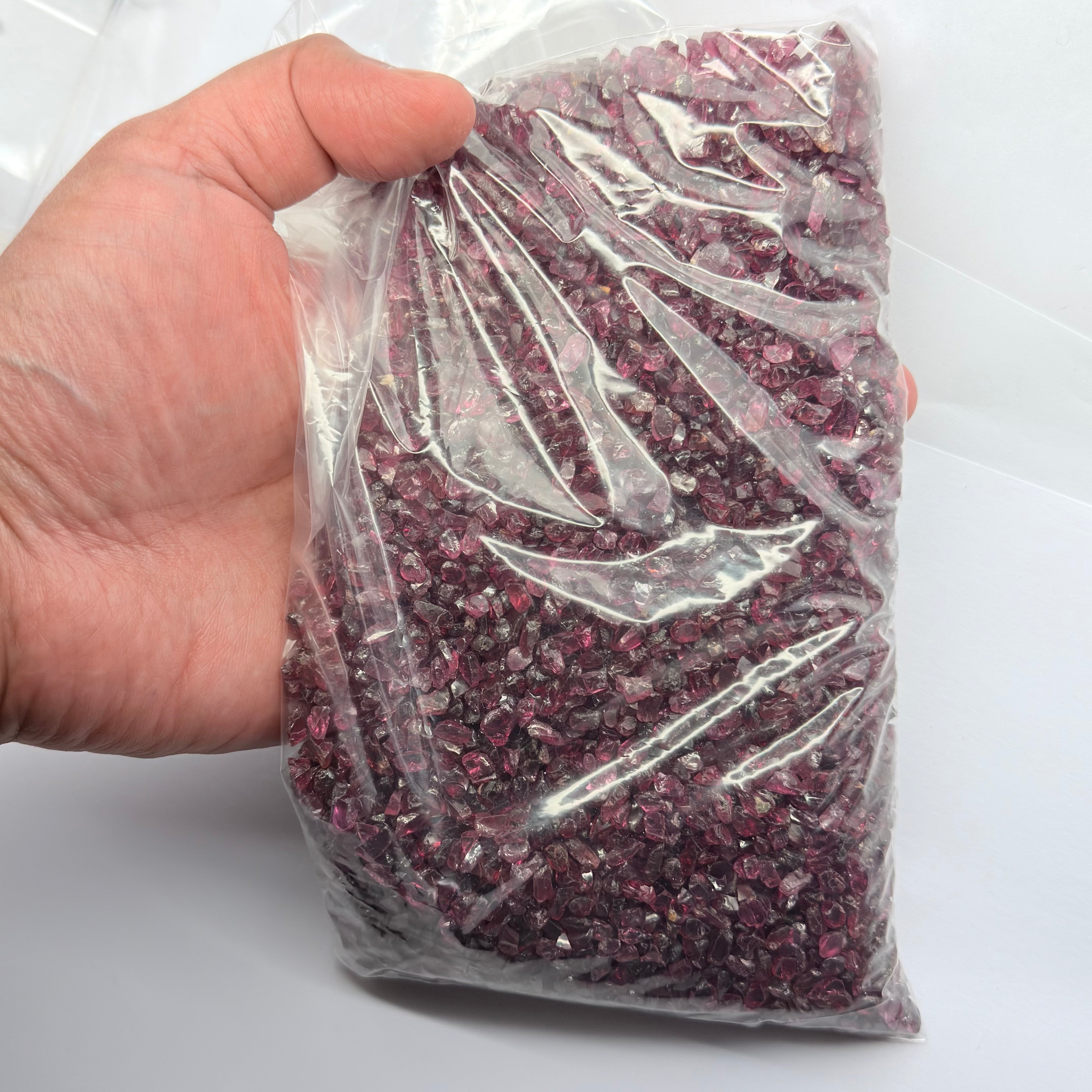 Kangala Garnet Lot, small sizes, 1017gm / 5085ct, Kangala mines, Tanzania, Untreated Unheated, very small sizes, good for cutting melee, paintings, fish tank, av size: 0.62ct, see videos in different lights, very high gloss material and cobbed by miners
