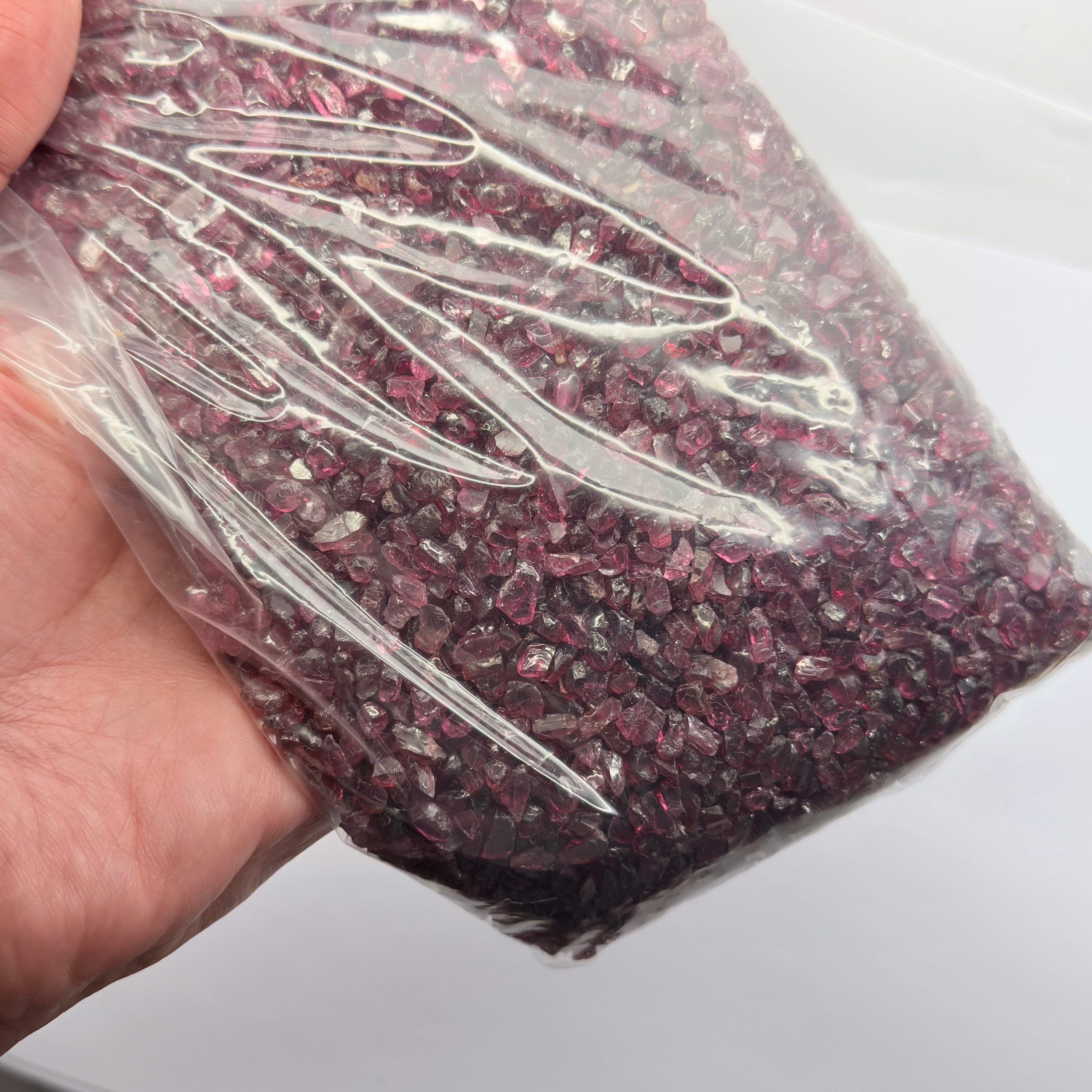Kangala Garnet Lot, small sizes, 1017gm / 5085ct, Kangala mines, Tanzania, Untreated Unheated, very small sizes, good for cutting melee, paintings, fish tank, av size: 0.62ct, see videos in different lights, very high gloss material and cobbed by miners