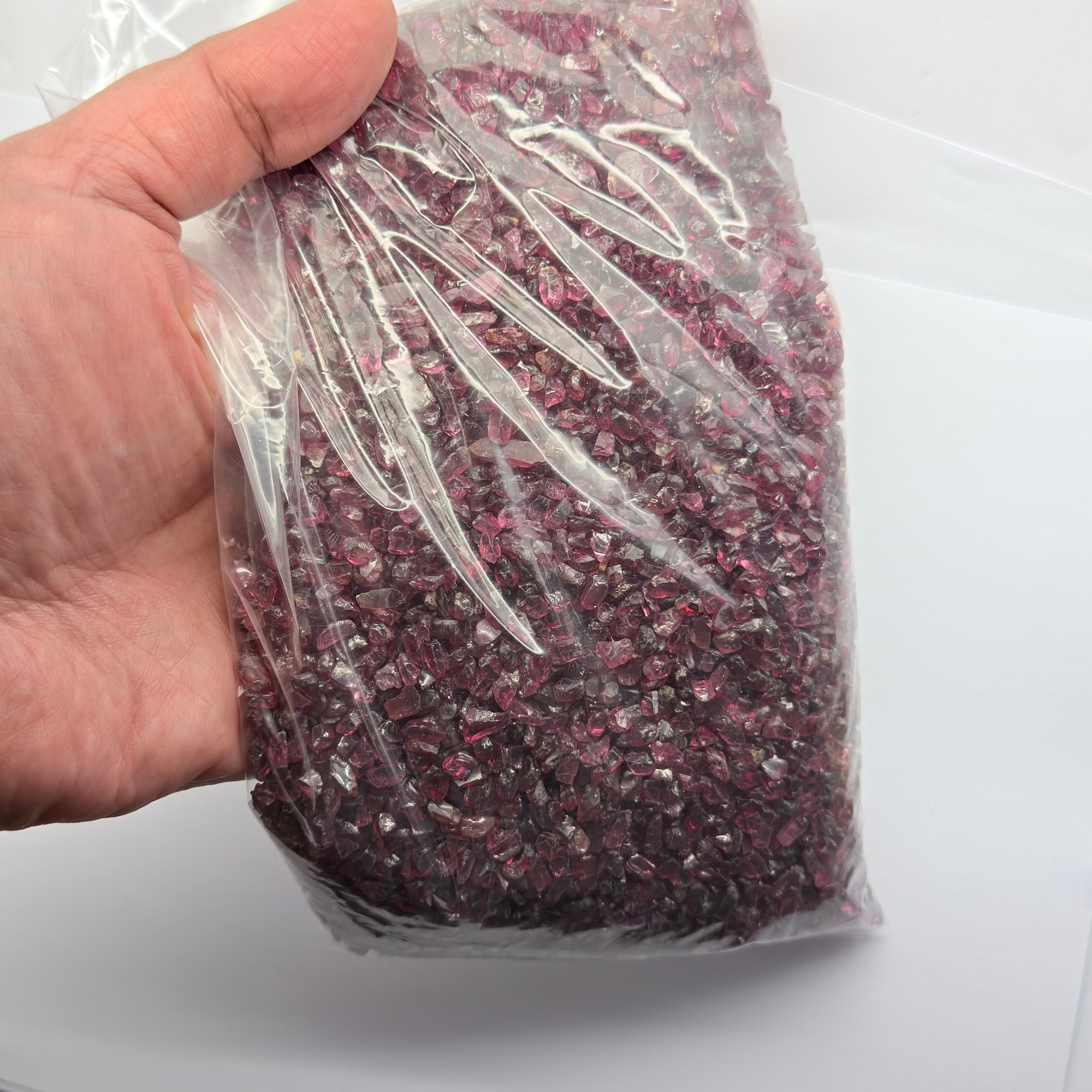 Kangala Garnet Lot, small sizes, 1017gm / 5085ct, Kangala mines, Tanzania, Untreated Unheated, very small sizes, good for cutting melee, paintings, fish tank, av size: 0.62ct, see videos in different lights, very high gloss material and cobbed by miners