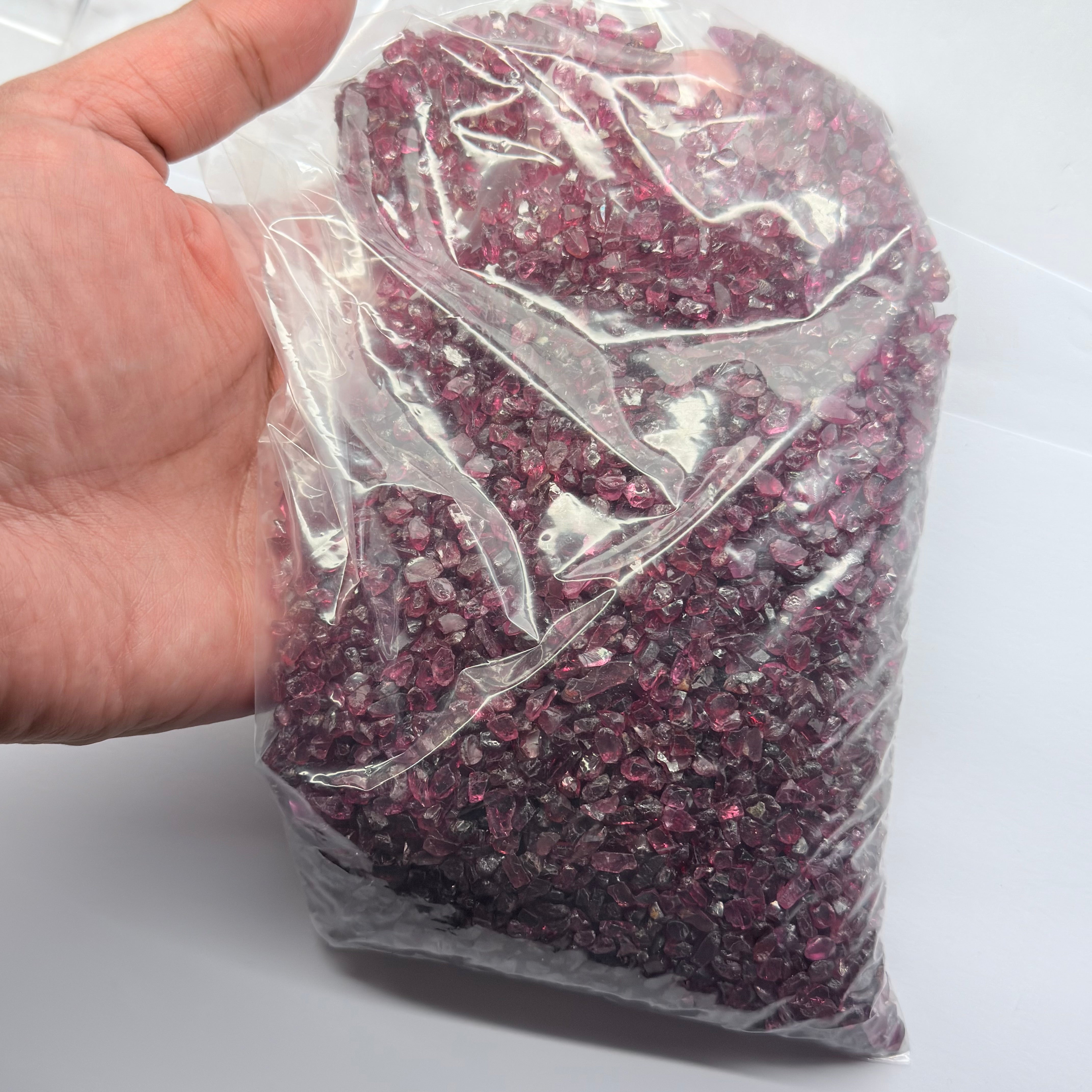 Kangala Garnet Lot, small sizes, 1017gm / 5085ct, Kangala mines, Tanzania, Untreated Unheated, very small sizes, good for cutting melee, paintings, fish tank, av size: 0.62ct, see videos in different lights, very high gloss material and cobbed by miners