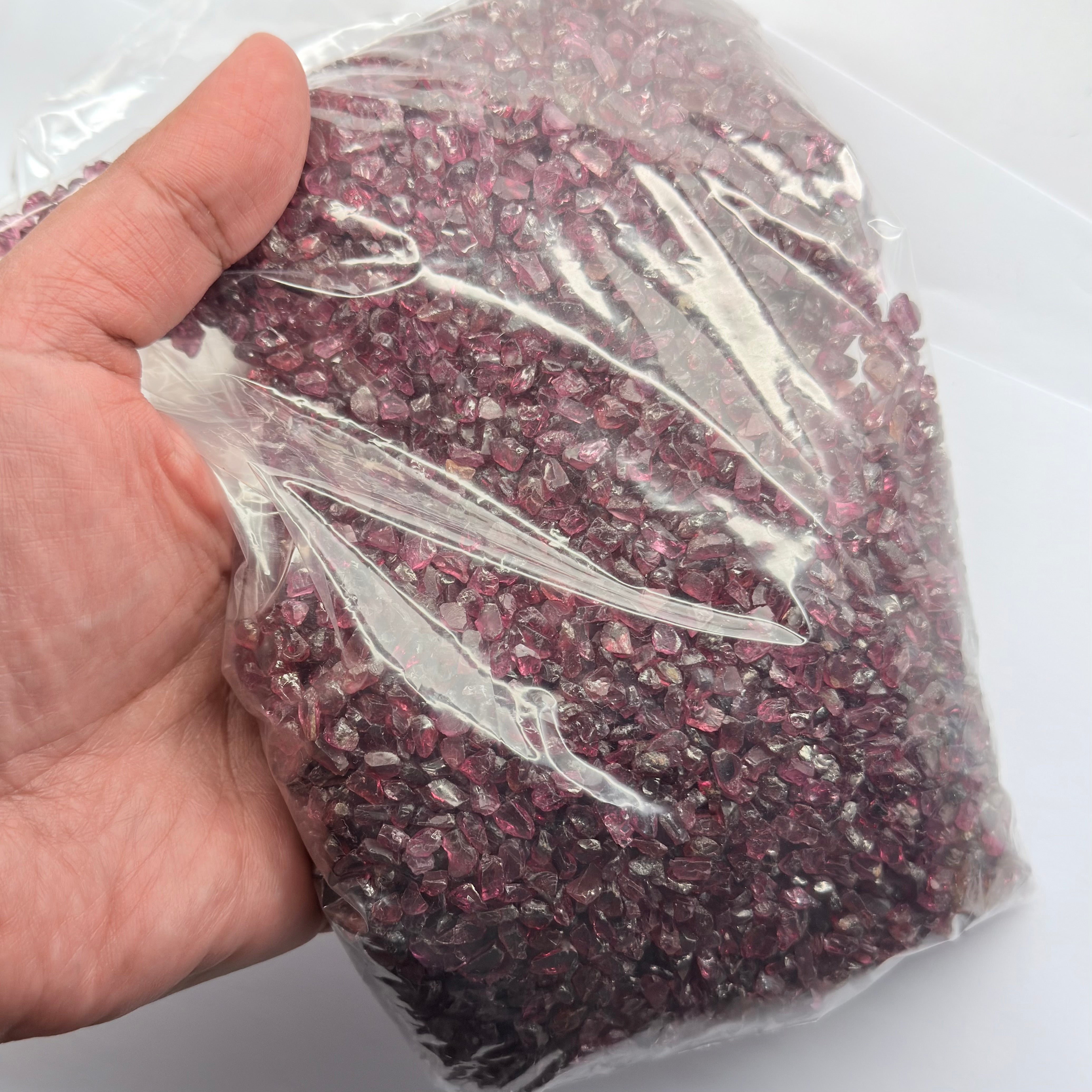 Kangala Garnet Lot, small sizes, 1017gm / 5085ct, Kangala mines, Tanzania, Untreated Unheated, very small sizes, good for cutting melee, paintings, fish tank, av size: 0.62ct, see videos in different lights, very high gloss material and cobbed by miners