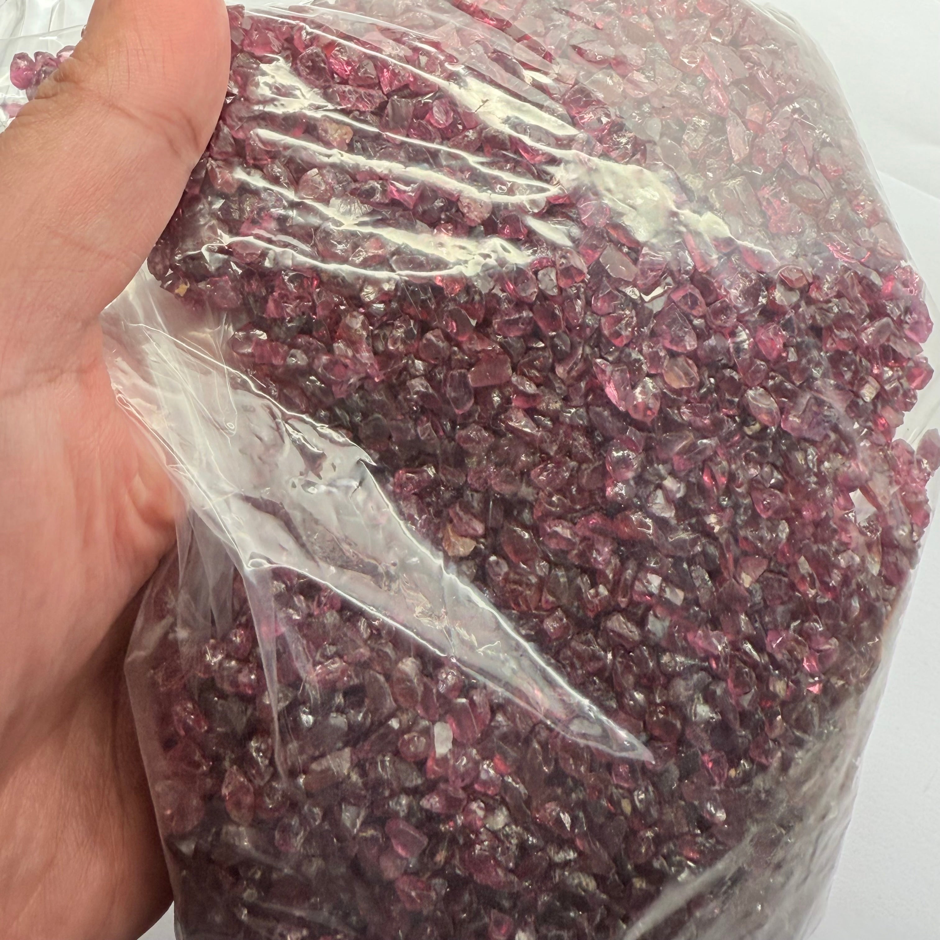 Kangala Garnet Lot, small sizes, 1017gm / 5085ct, Kangala mines, Tanzania, Untreated Unheated, very small sizes, good for cutting melee, paintings, fish tank, av size: 0.62ct, see videos in different lights, very high gloss material and cobbed by miners