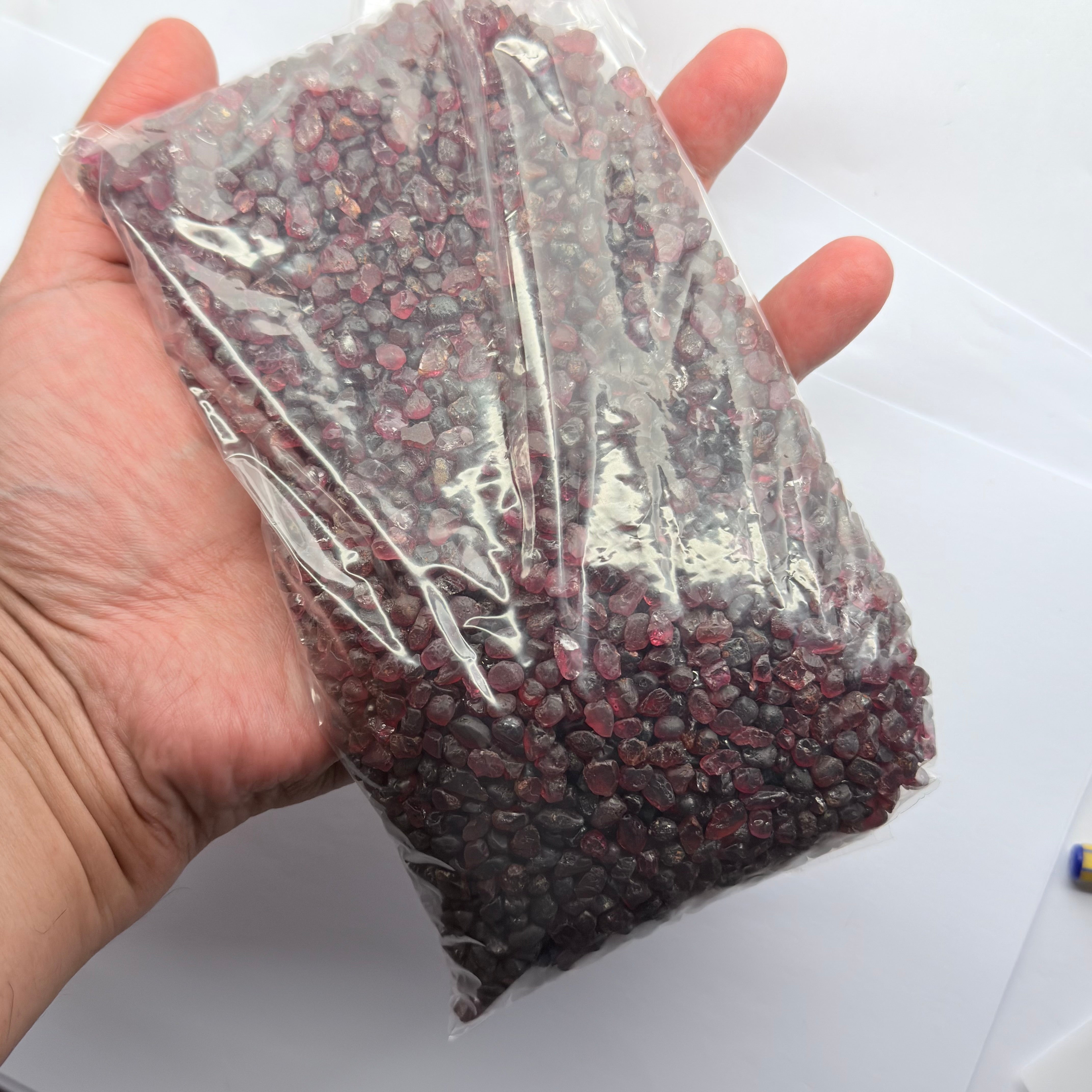 Lindi Garnet Lot, small sizes, 1040gm / 5200ct, Lindi, Tanzania, Untreated Unheated, very small sizes, good for cutting melee, paintings, fish tank, av size: 1.18ct, see videos in different lights