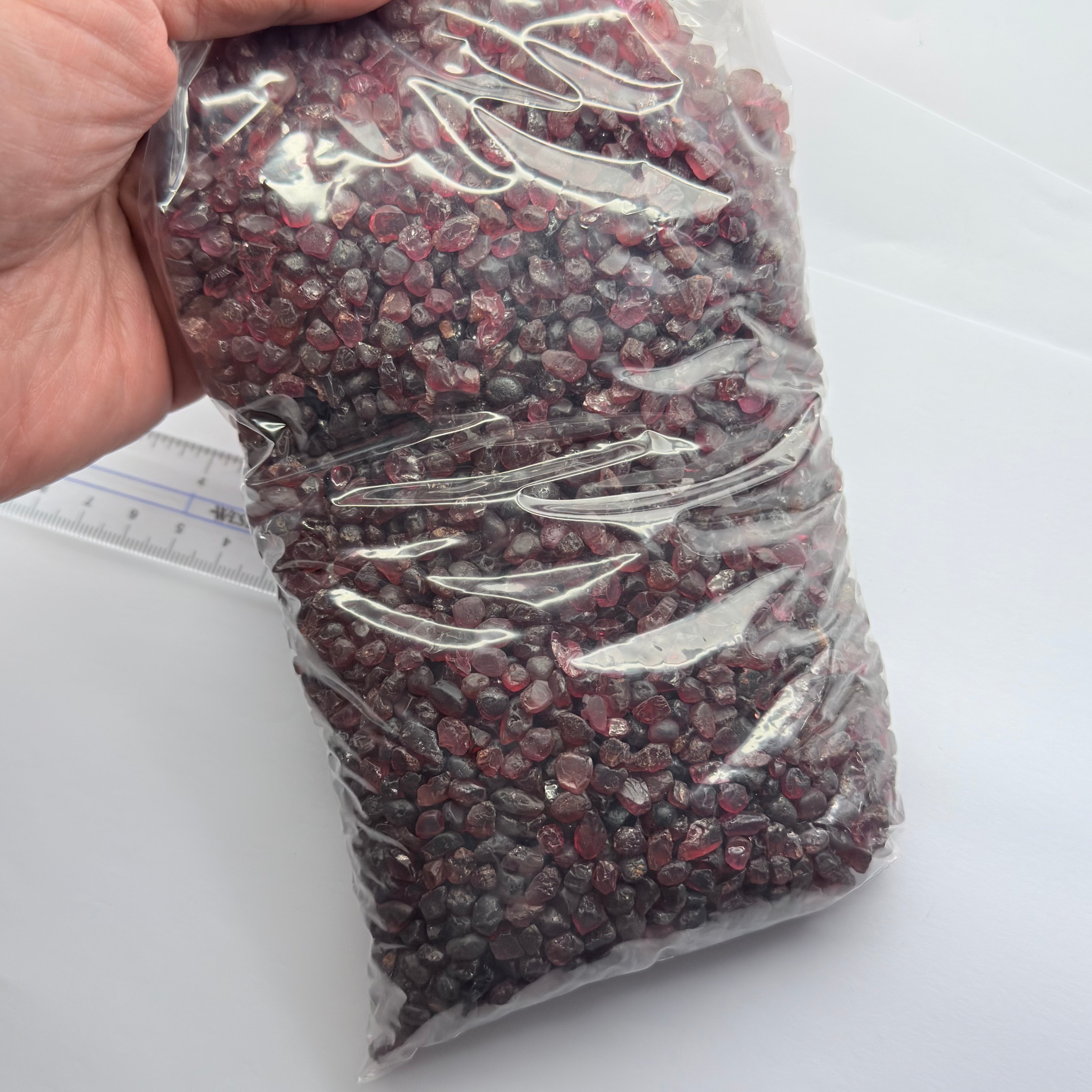 Lindi Garnet Lot, small sizes, 1040gm / 5200ct, Lindi, Tanzania, Untreated Unheated, very small sizes, good for cutting melee, paintings, fish tank, av size: 1.18ct, see videos in different lights