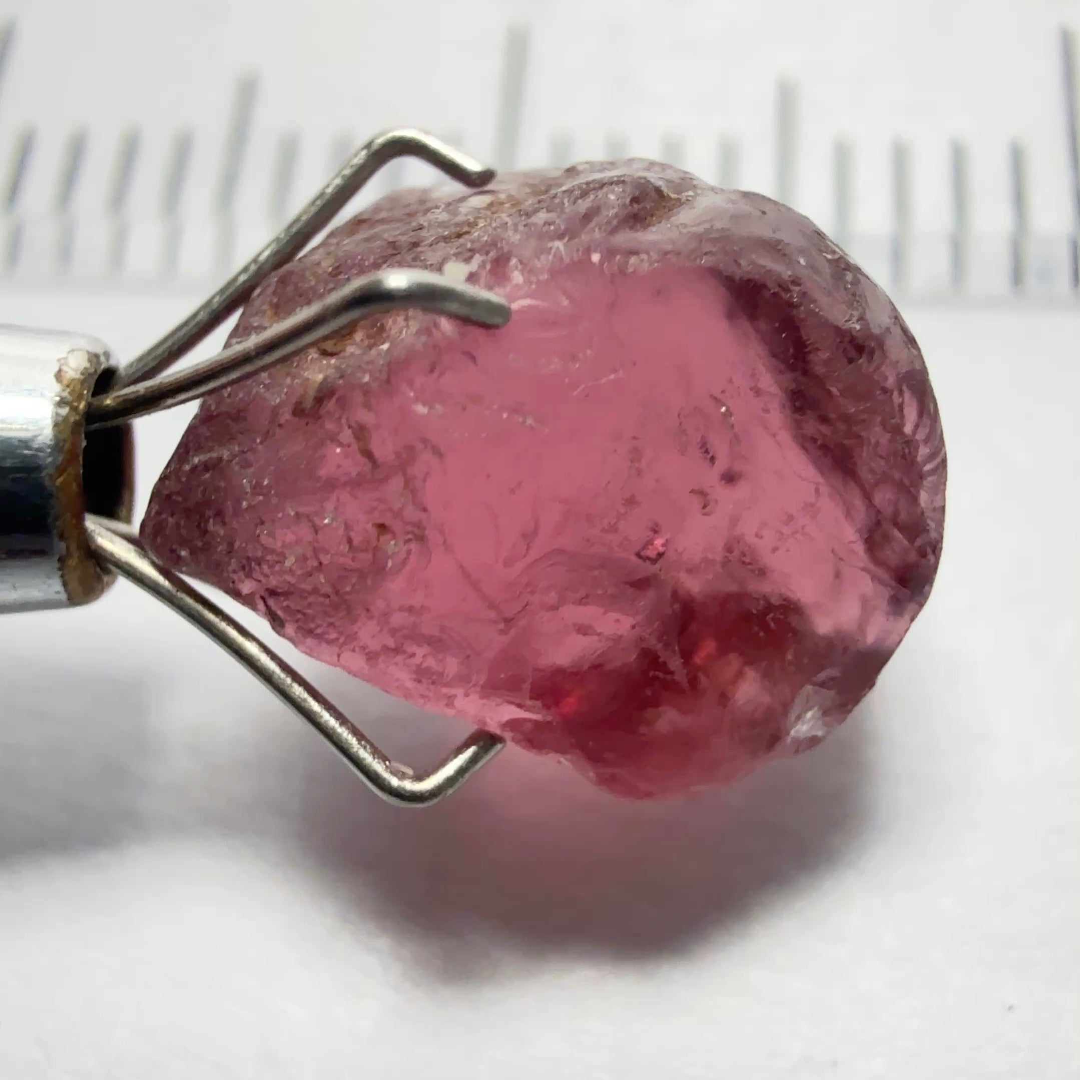 Rhodolite Garnet Colour Shifting, 5.26ct, Umba, Tanzania, Untreated Untreated. 2 spots near the middle so Si