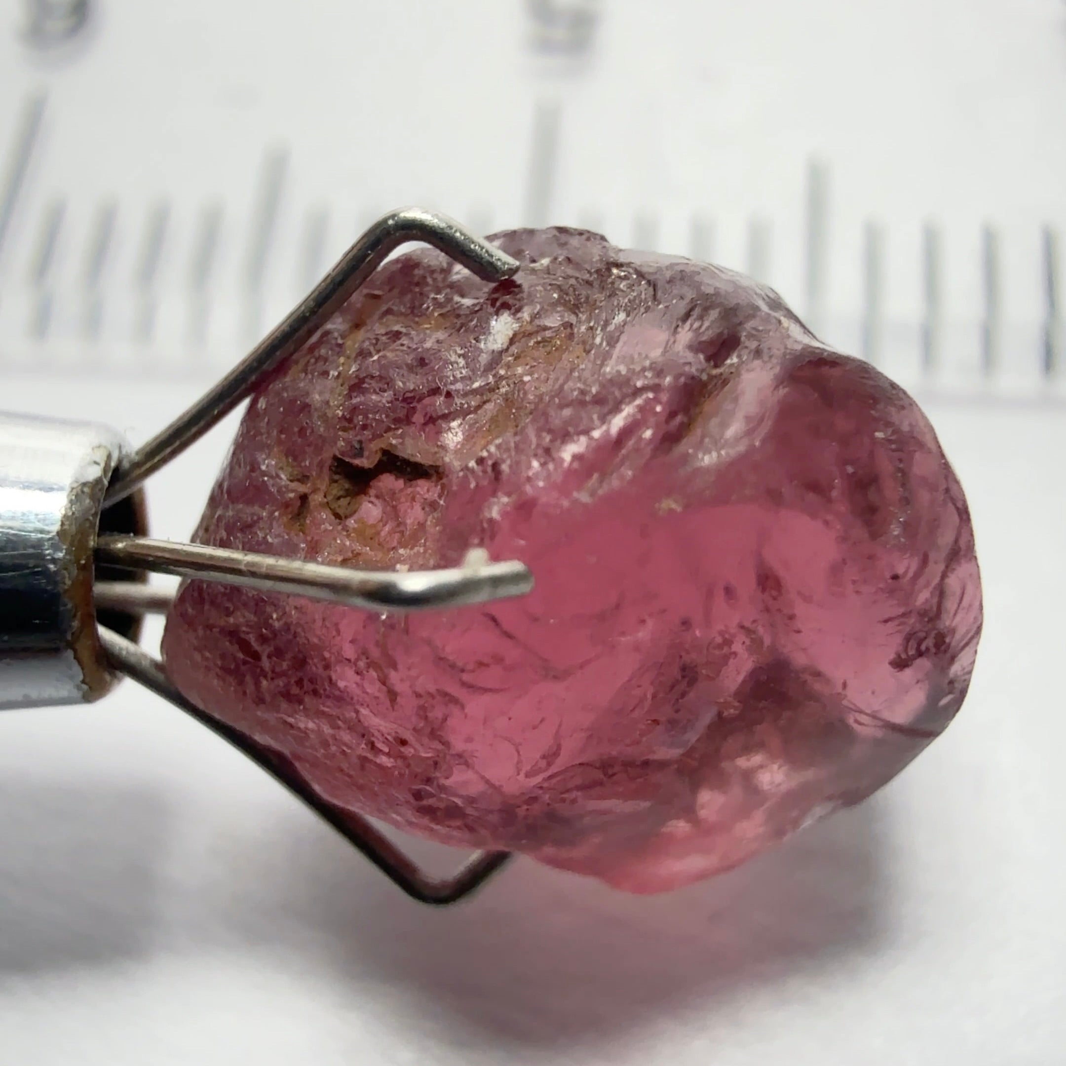 Rhodolite Garnet Colour Shifting, 5.26ct, Umba, Tanzania, Untreated Untreated. 2 spots near the middle so Si