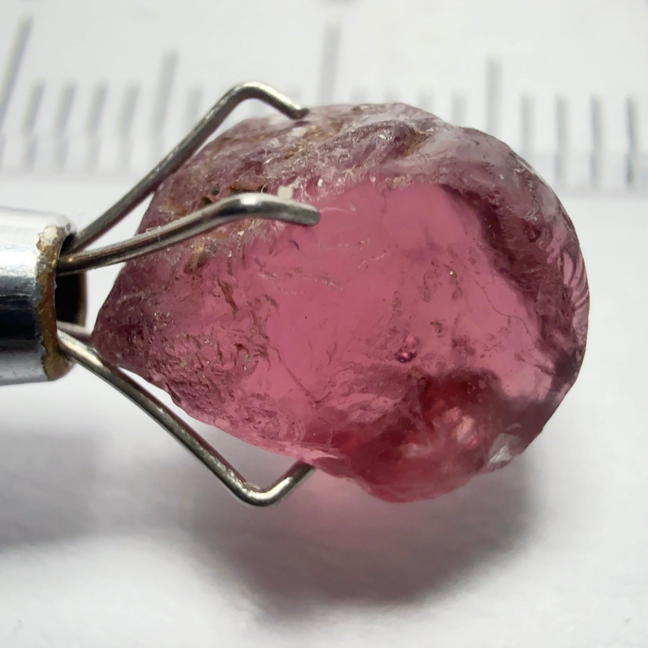 Rhodolite Garnet Colour Shifting, 5.26ct, Umba, Tanzania, Untreated Untreated. 2 spots near the middle so Si