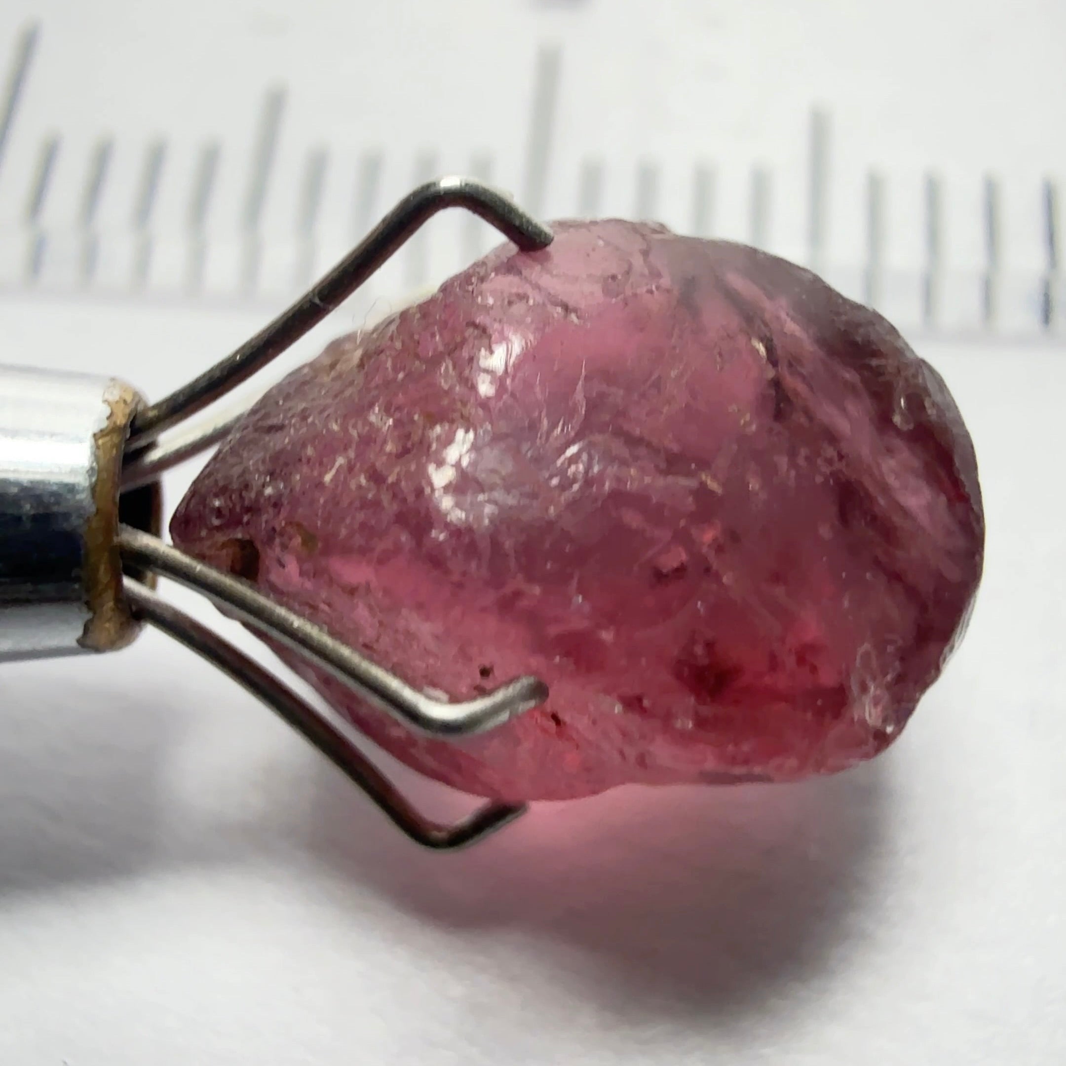 Rhodolite Garnet Colour Shifting, 5.26ct, Umba, Tanzania, Untreated Untreated. 2 spots near the middle so Si