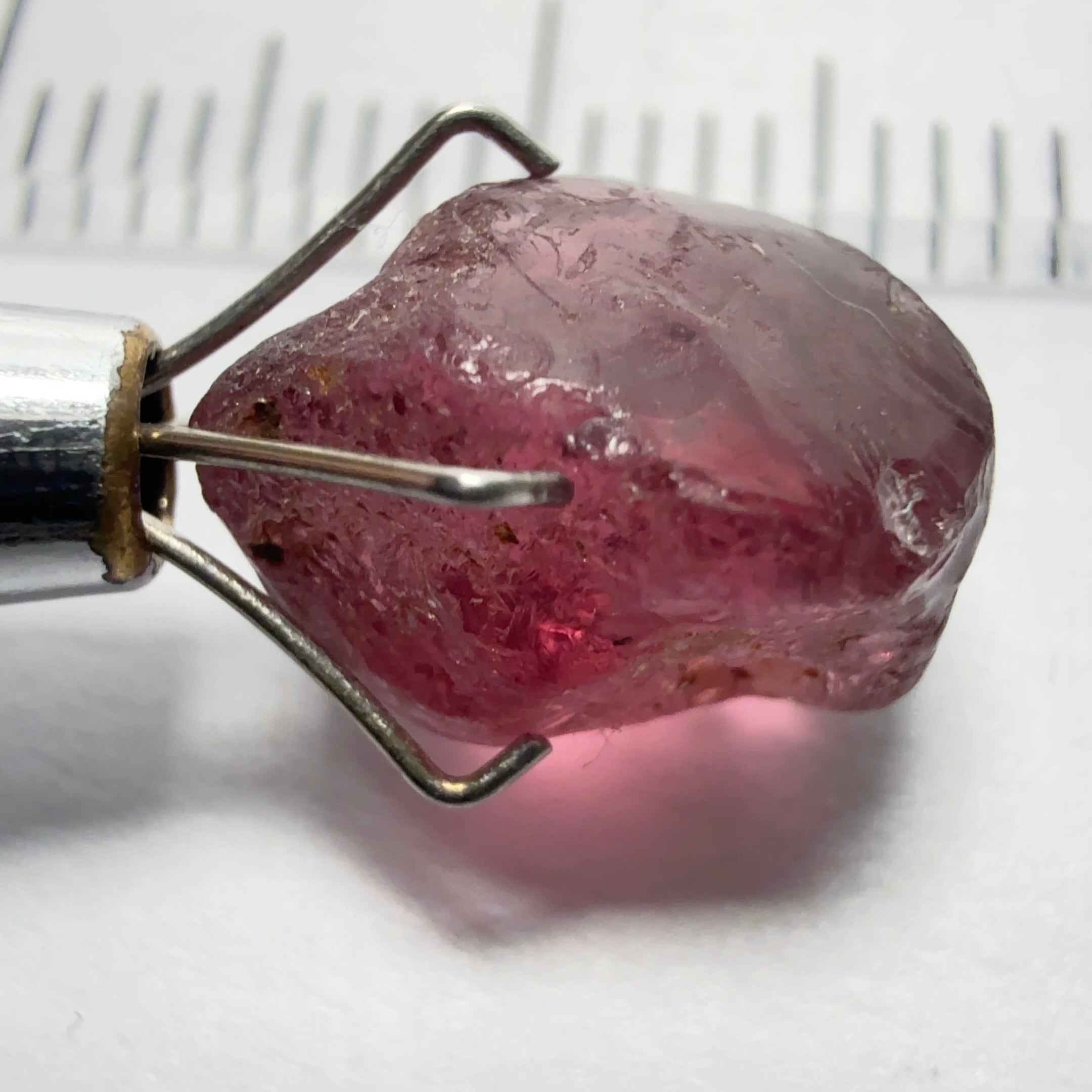 Rhodolite Garnet Colour Shifting, 5.26ct, Umba, Tanzania, Untreated Untreated. 2 spots near the middle so Si