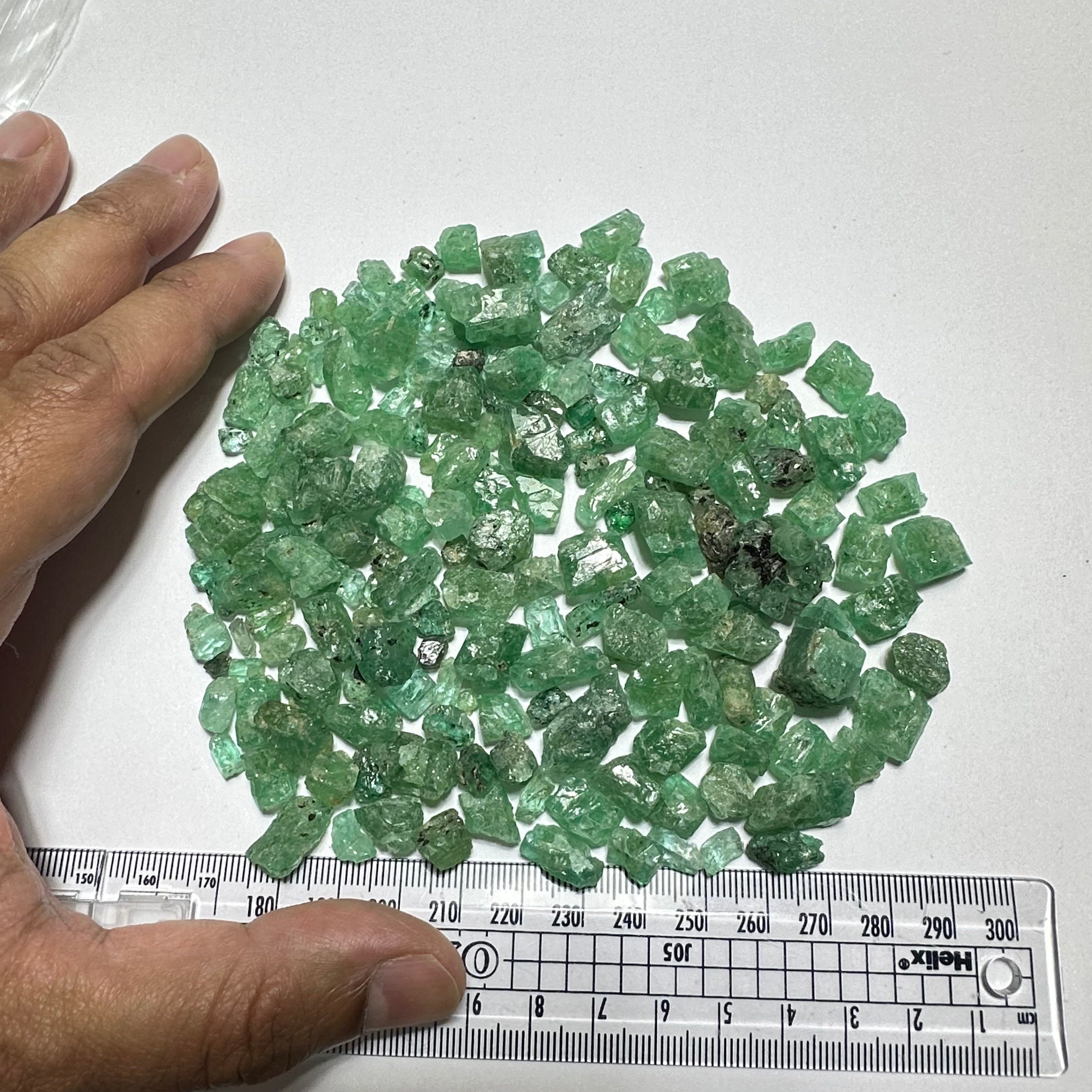 Emeralds Crystal Lot , wholesale deal, 136.70gm lot, Manyara, Tanzania