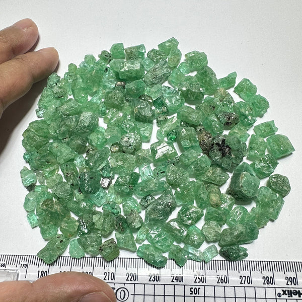 Emeralds Crystal Lot , wholesale deal, 136.70gm lot, Manyara, Tanzania