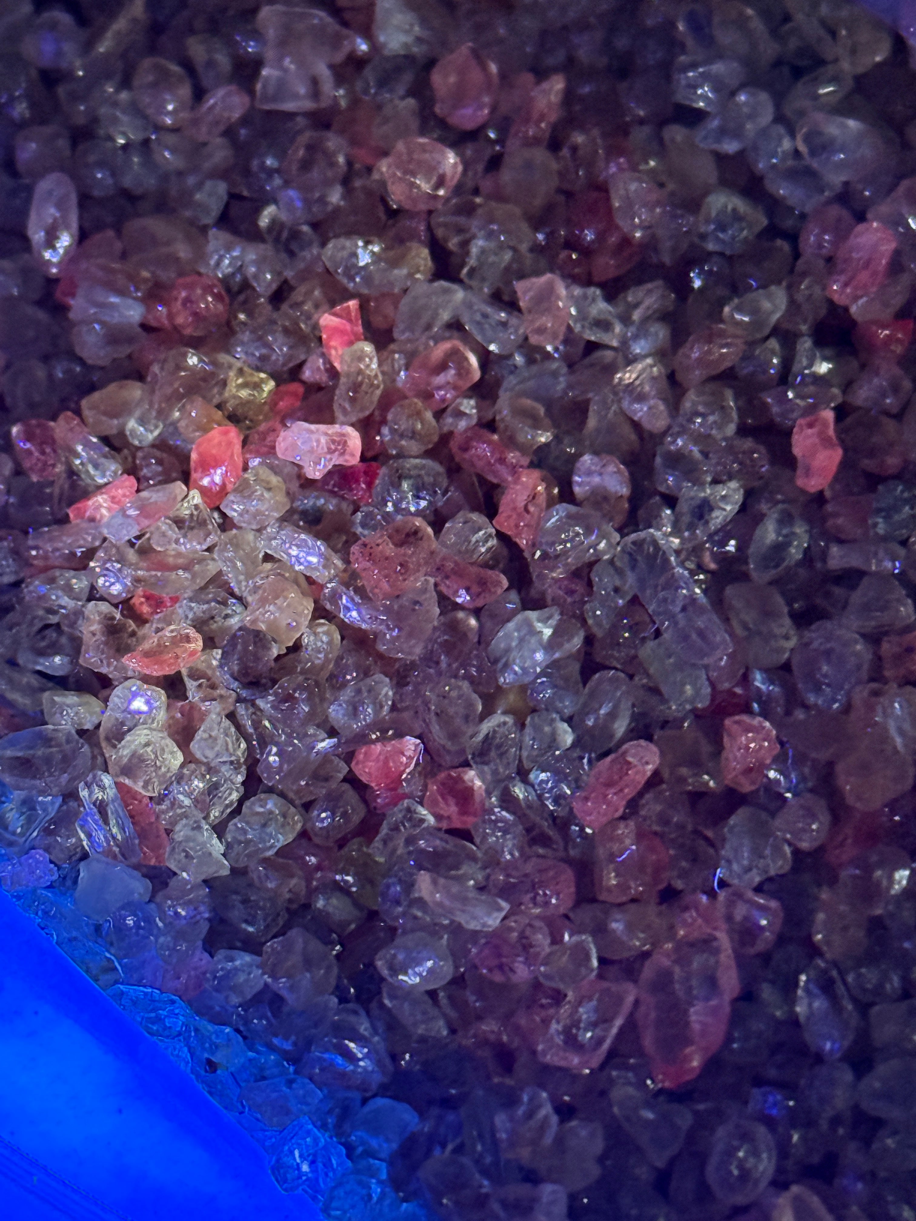 Dragon Garnet Melee Size Rough Lot, 1846gm / 9230ct, av size 0.22ct, Tanzania, price is for the lot, very small, use for melee, fish tank, artwork, anything really, almost all are fluorescent under uv, see pics and videos