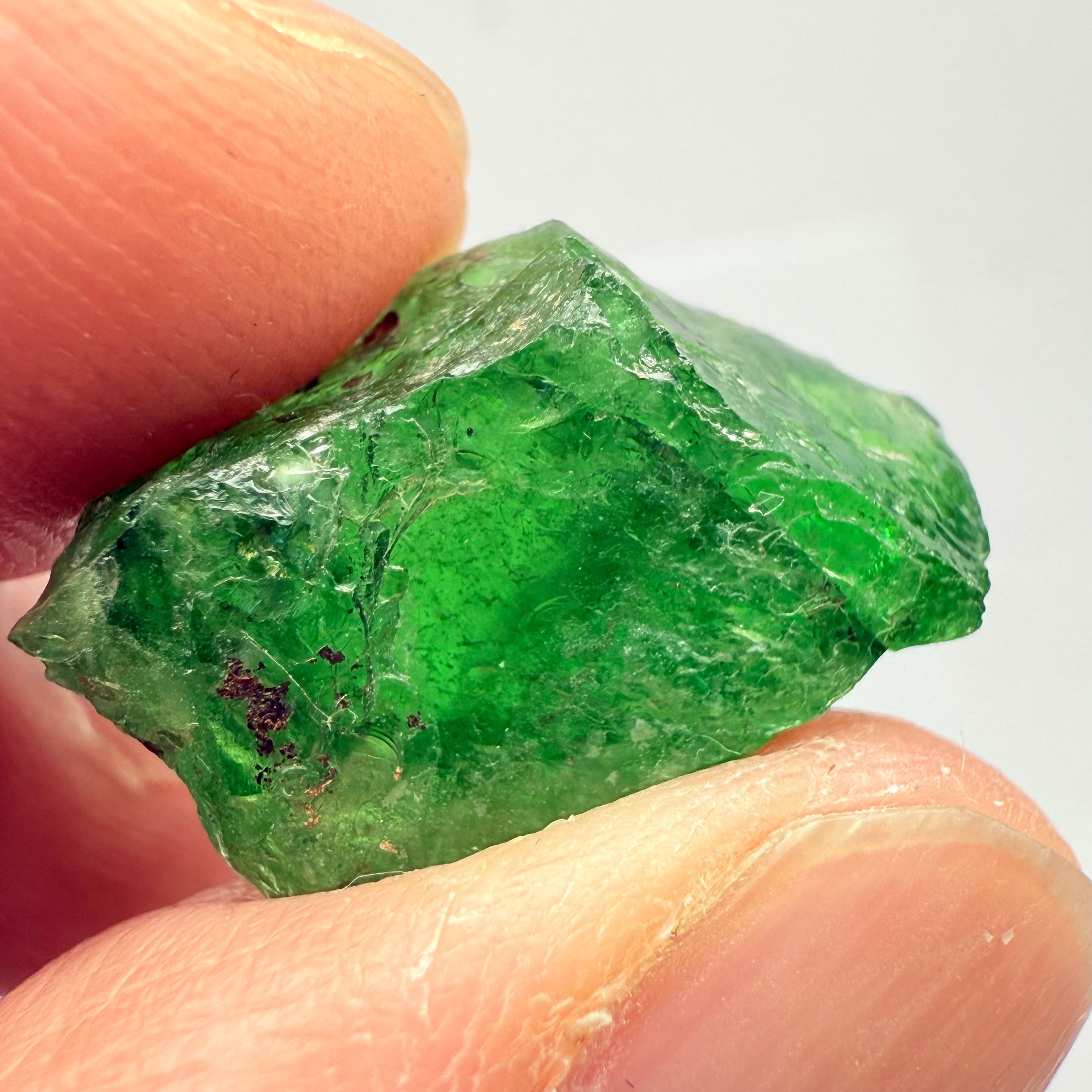 Tsavorite Garnet, 16.64ct, Tanzania, Untreated Unheated, cracks on the outside skin, full of veils, see backlit photos and videos