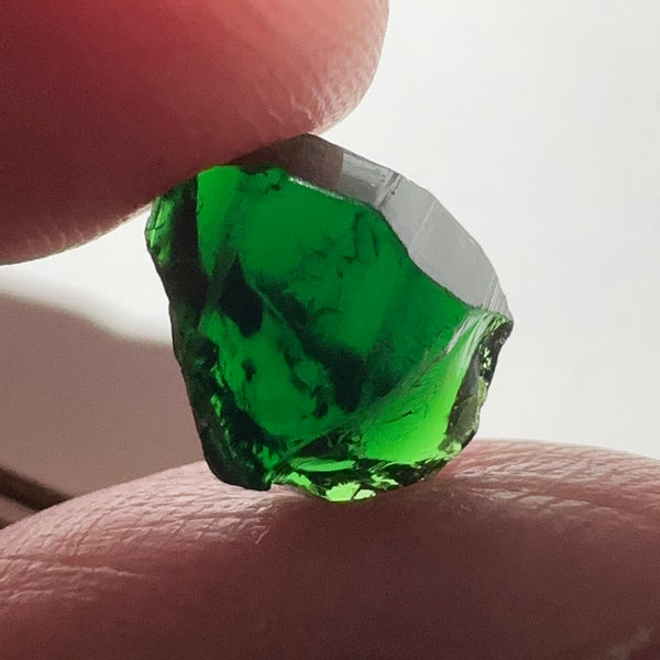 3.72ct Chrome Tourmaline, Tanzania, Untreated Unheated, clean VVS-IF but DARK please see all photos including ones in hand