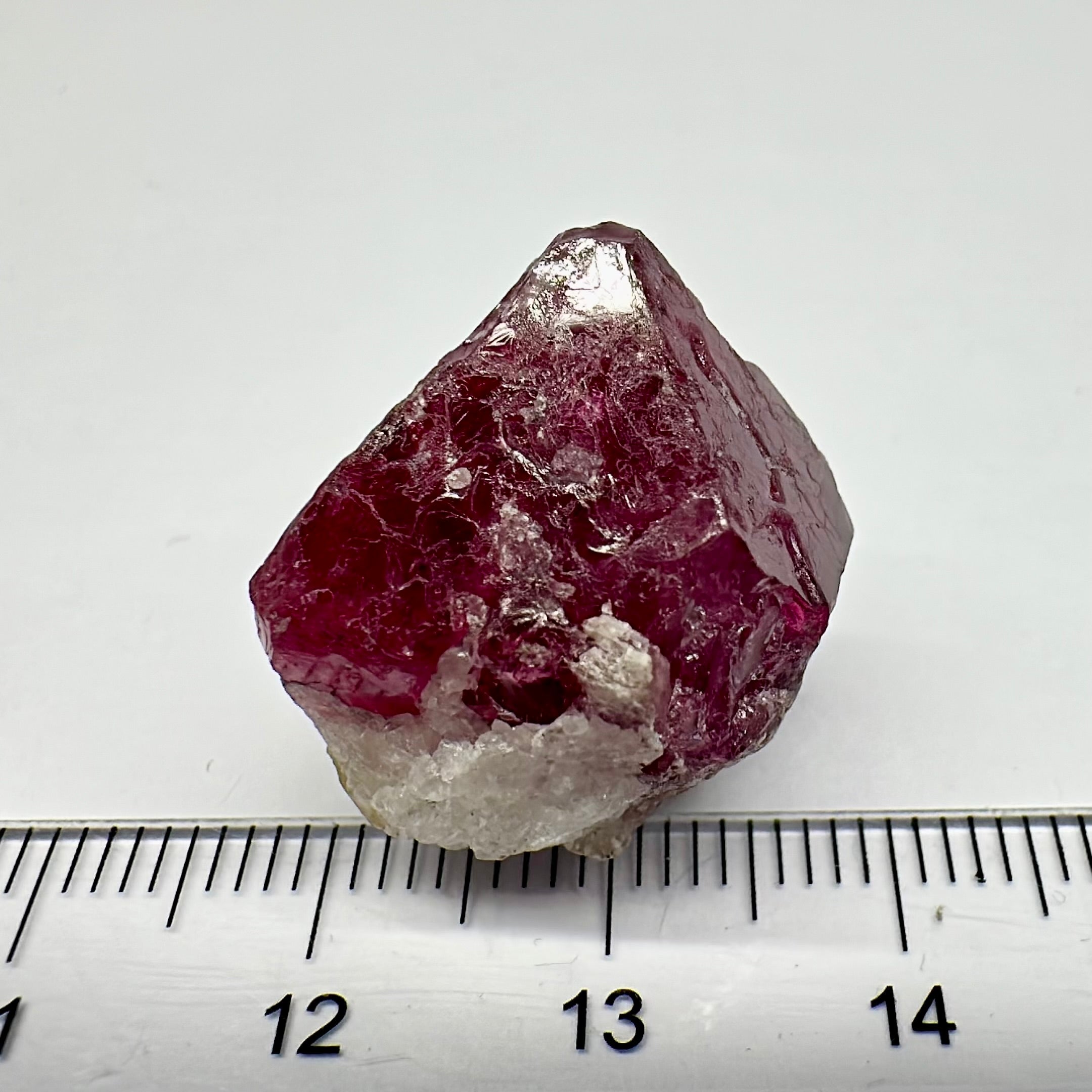 Gemmy portions 55.80ct Mahenge Spinel Crystal, Tanzania, Unheated Unheated, see the pictures with the light shined in