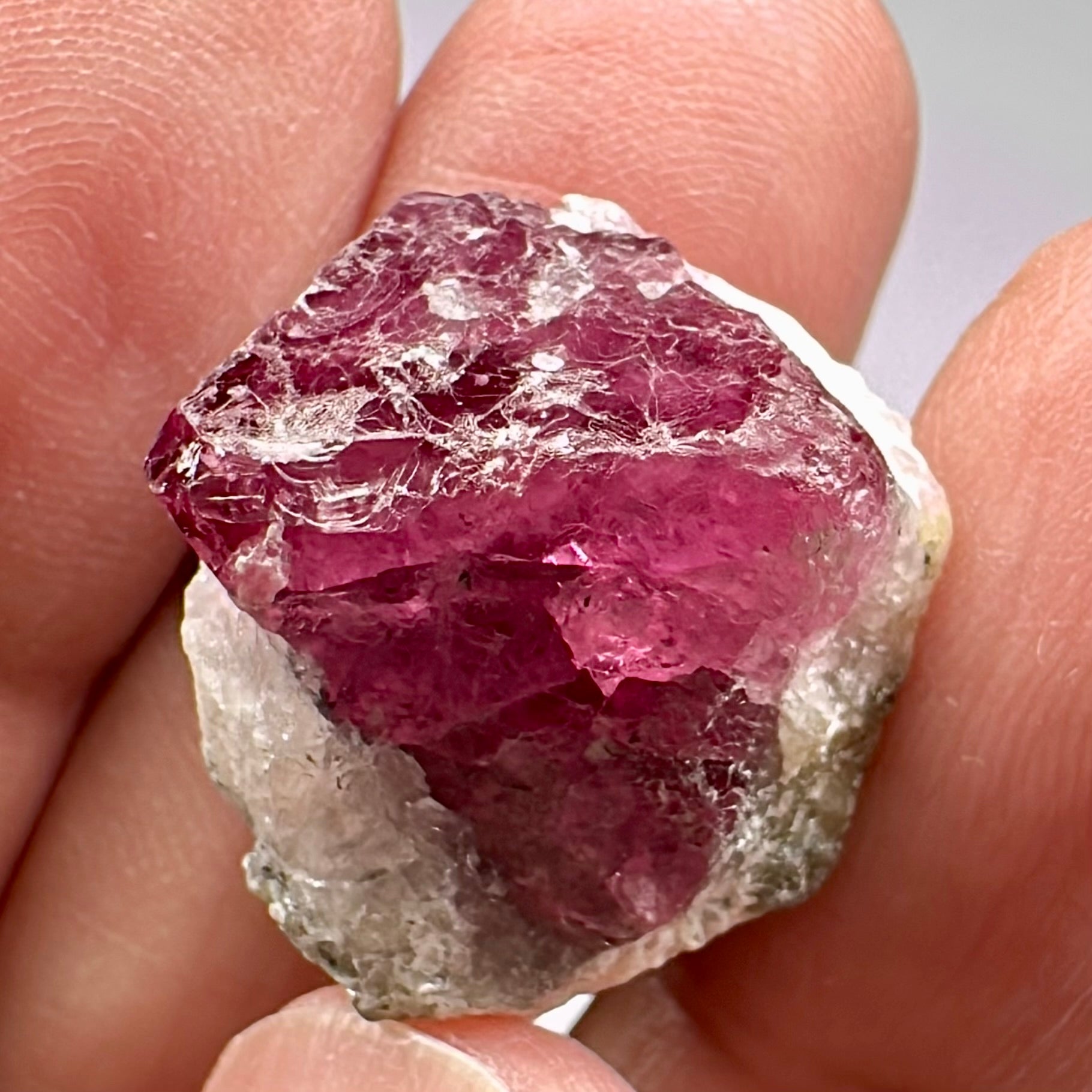 Gemmy portions 55.80ct Mahenge Spinel Crystal, Tanzania, Unheated Unheated, see the pictures with the light shined in