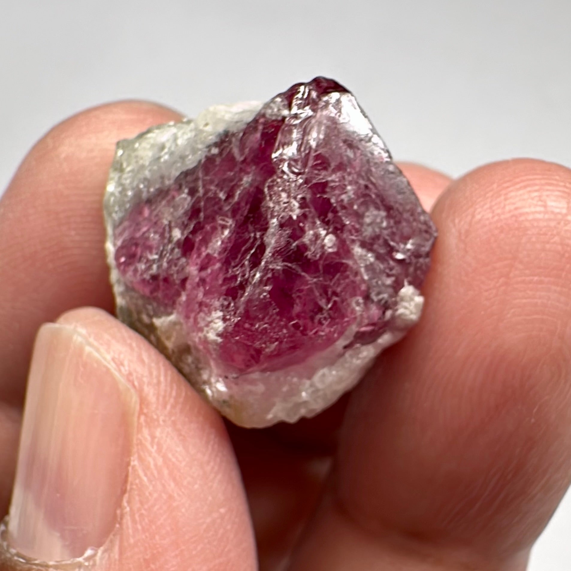 Gemmy portions 55.80ct Mahenge Spinel Crystal, Tanzania, Unheated Unheated, see the pictures with the light shined in