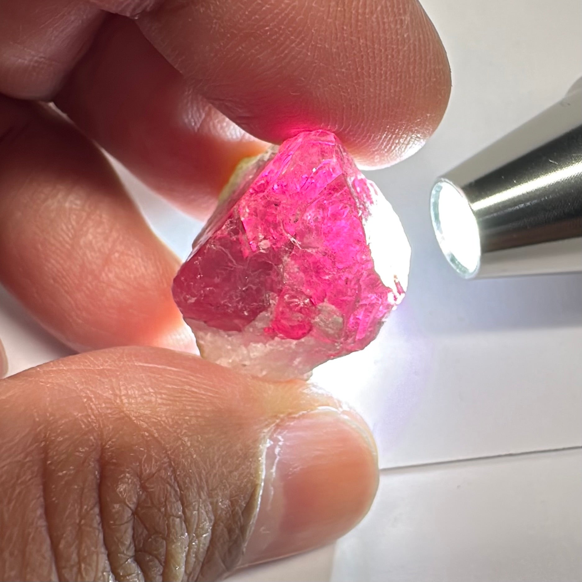 Gemmy portions 55.80ct Mahenge Spinel Crystal, Tanzania, Unheated Unheated, see the pictures with the light shined in