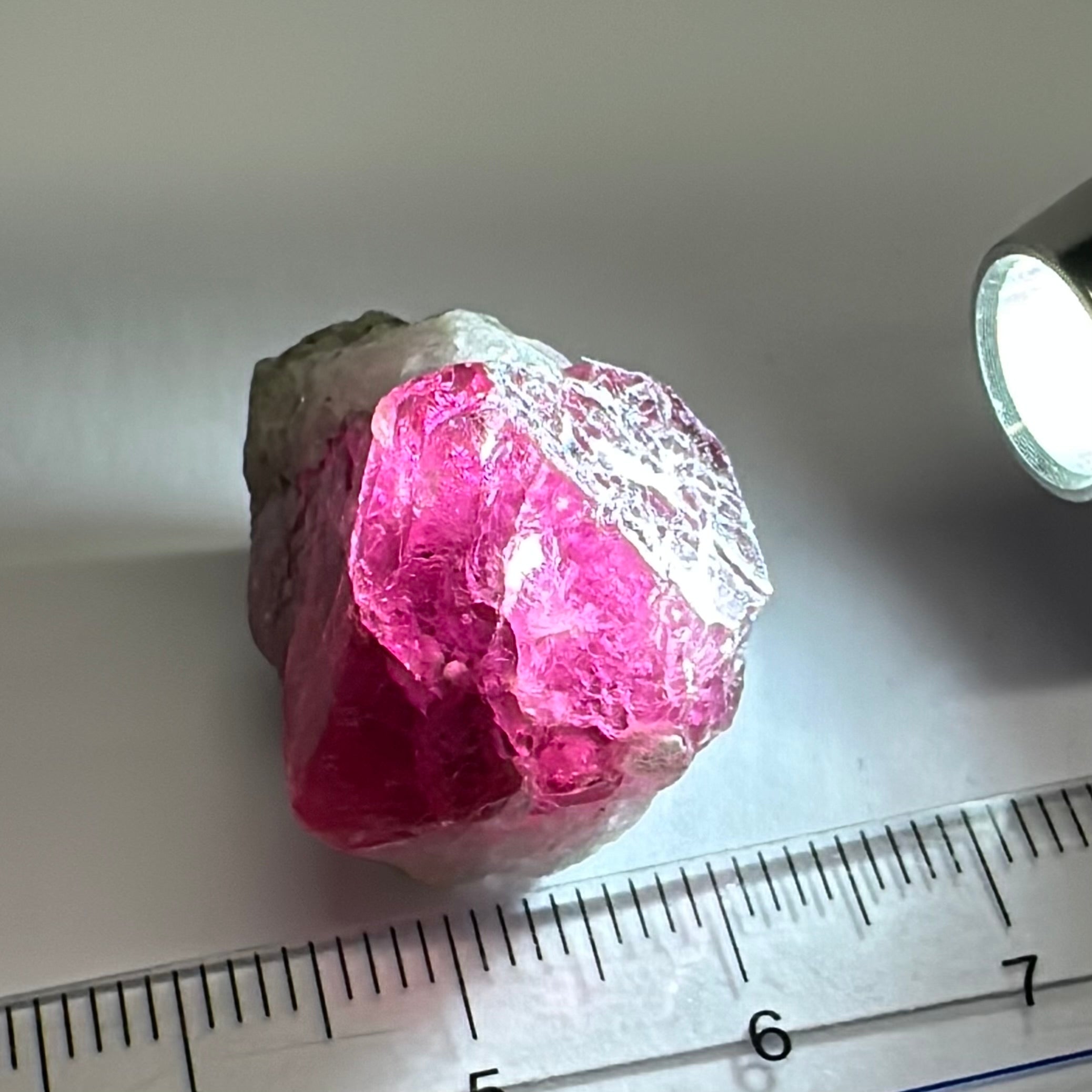 Gemmy portions 55.80ct Mahenge Spinel Crystal, Tanzania, Unheated Unheated, see the pictures with the light shined in