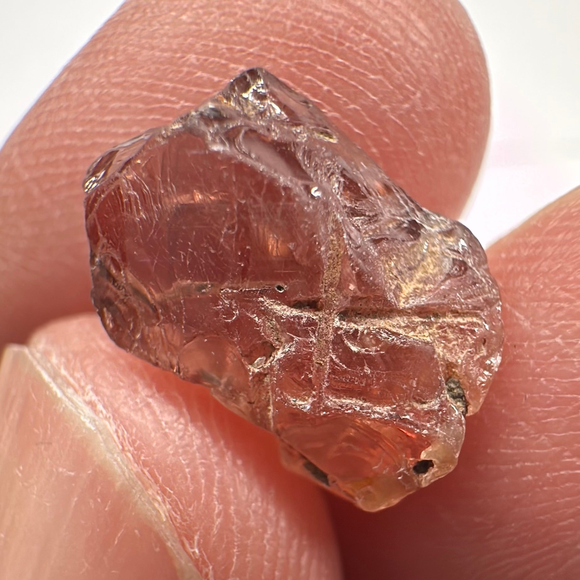 Malaya Garnet, Very Interesting Hollow Pipe inclusions, see all the pictures, 7.38ct, inside vvs-if with slight hollow needle inclusion on the outside, Unheated Untreated, Umba Valley Tanzania