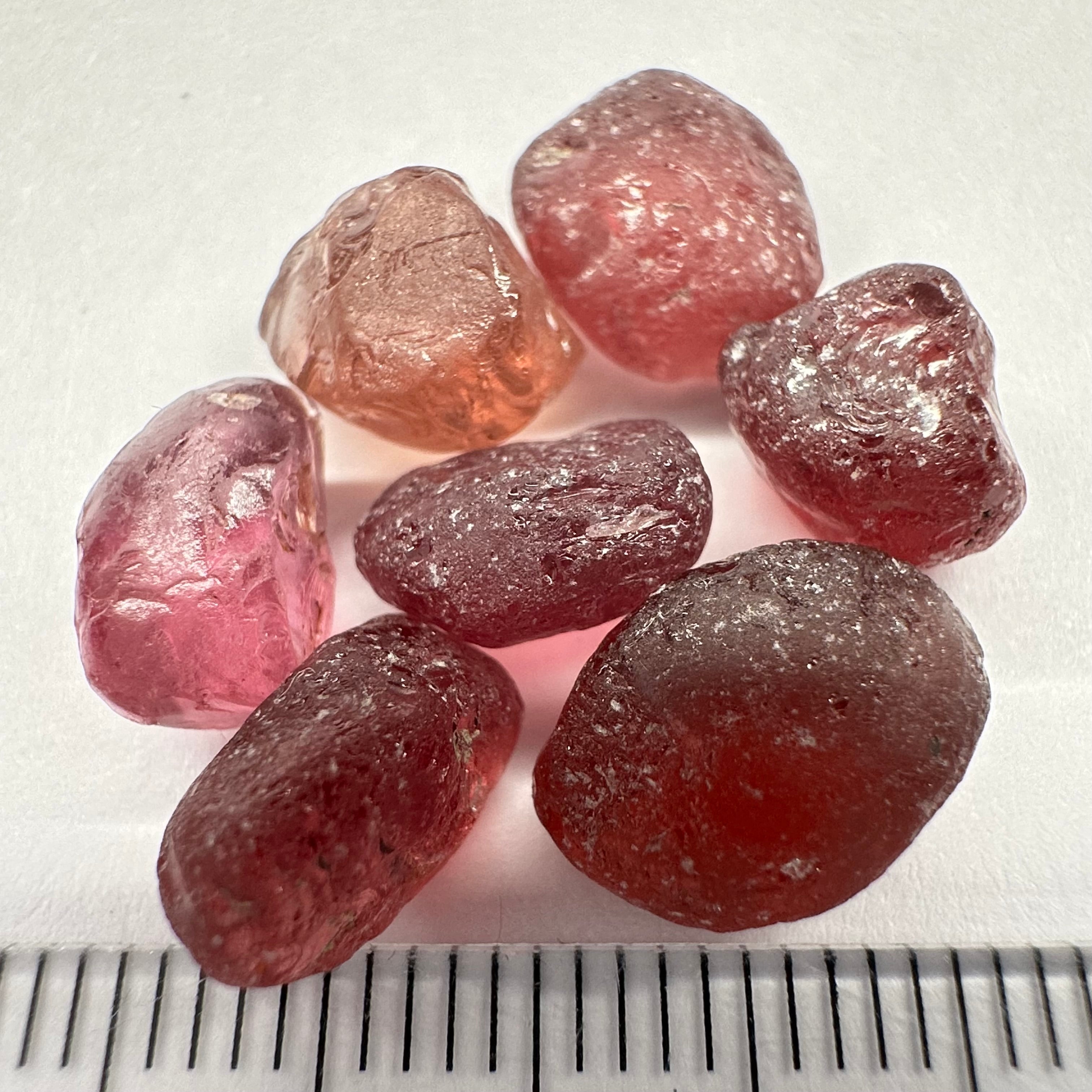 Mahenge Garnet Lot, 30.47ct, 7pcs lot, 4.35ct average. 1 pc flat shape, vs-vvs, Unheated Untreated, Tanzania