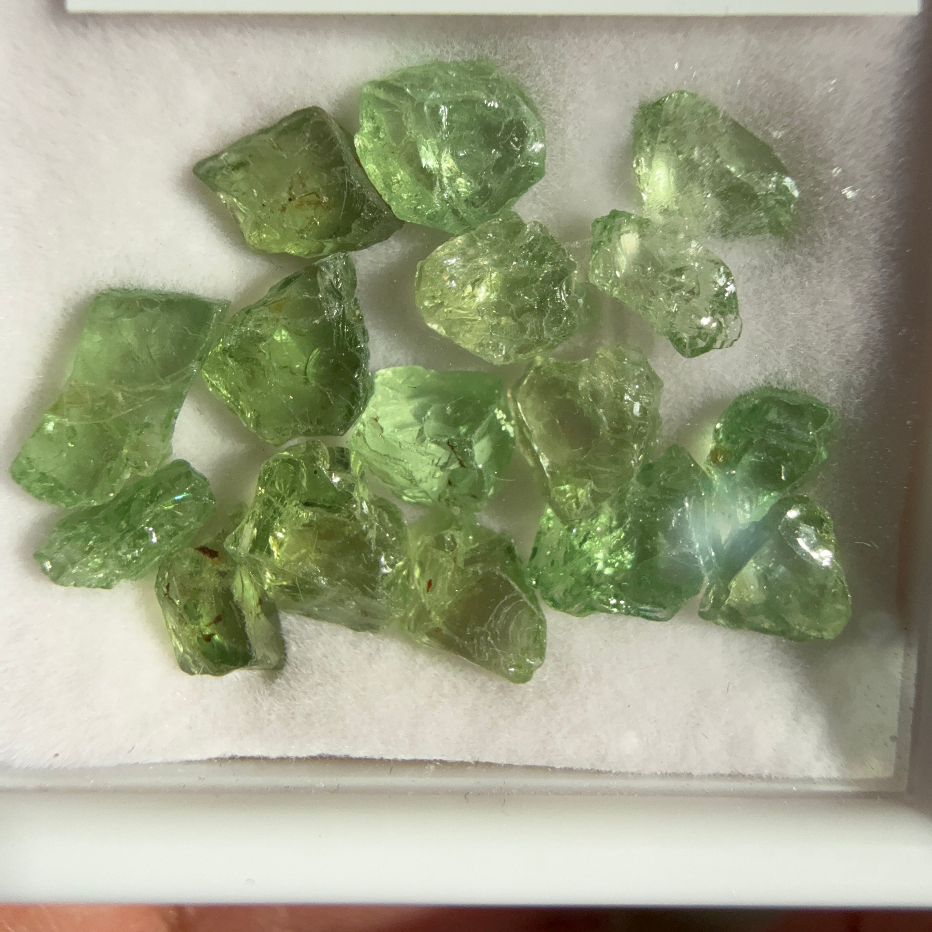 Tsavorite Rough Melee size, 14.57ct, 0.32ct - 1.39ct, Untreated, Unheated