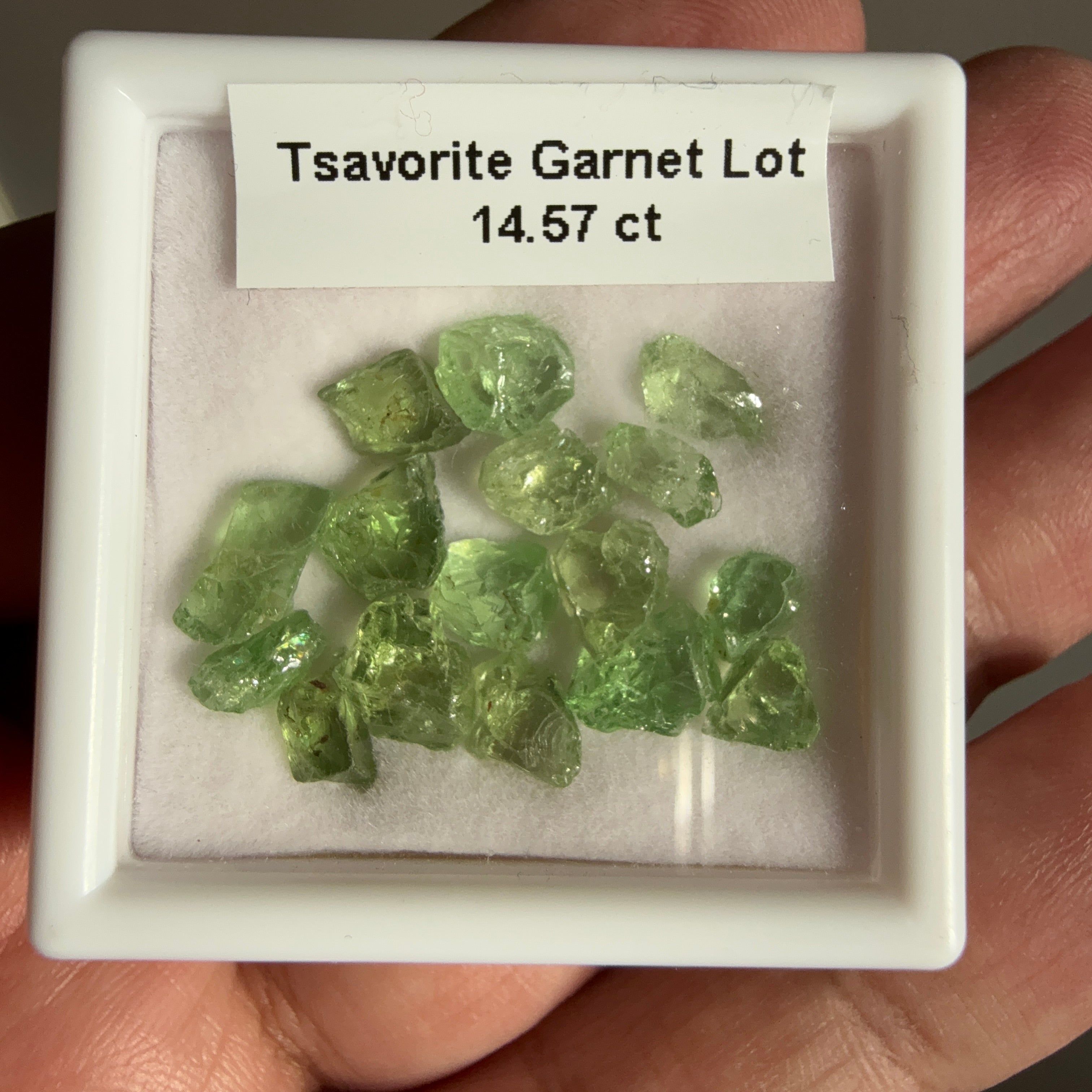 Tsavorite Rough Melee size, 14.57ct, 0.32ct - 1.39ct, Untreated, Unheated