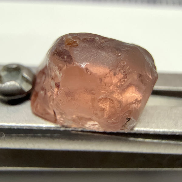 Peach Malaya Garnet, 3.95ct, vvs-if, Unheated Untreated, Umba Valley Tanzania