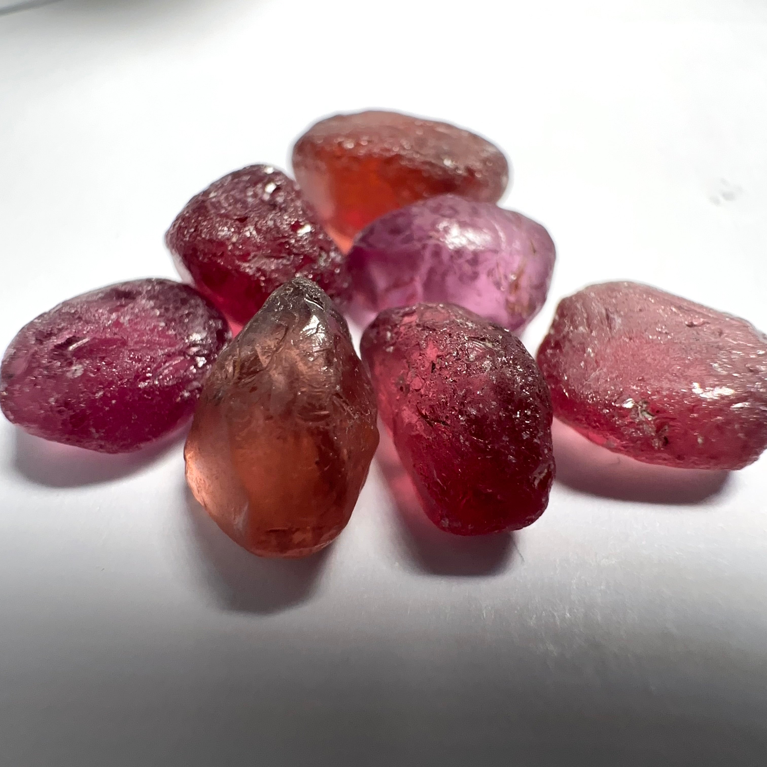 Mahenge Garnet Lot, 30.47ct, 7pcs lot, 4.35ct average. 1 pc flat shape, vs-vvs, Unheated Untreated, Tanzania