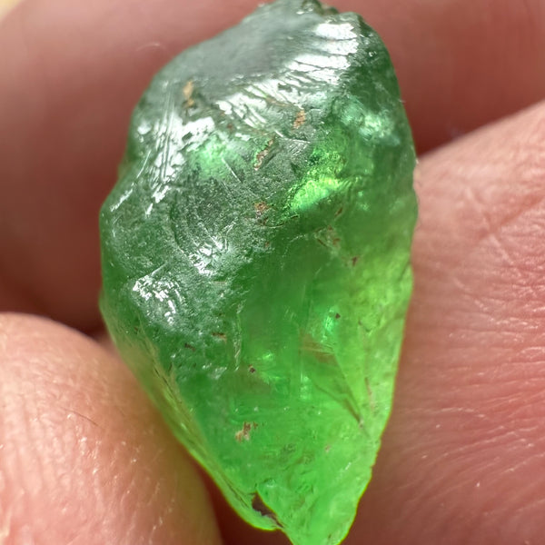 Tsavorite, 8.34ct, Tanzania, Untreated Unheated, cracks and veils in the stone, have a look at the video for positioning