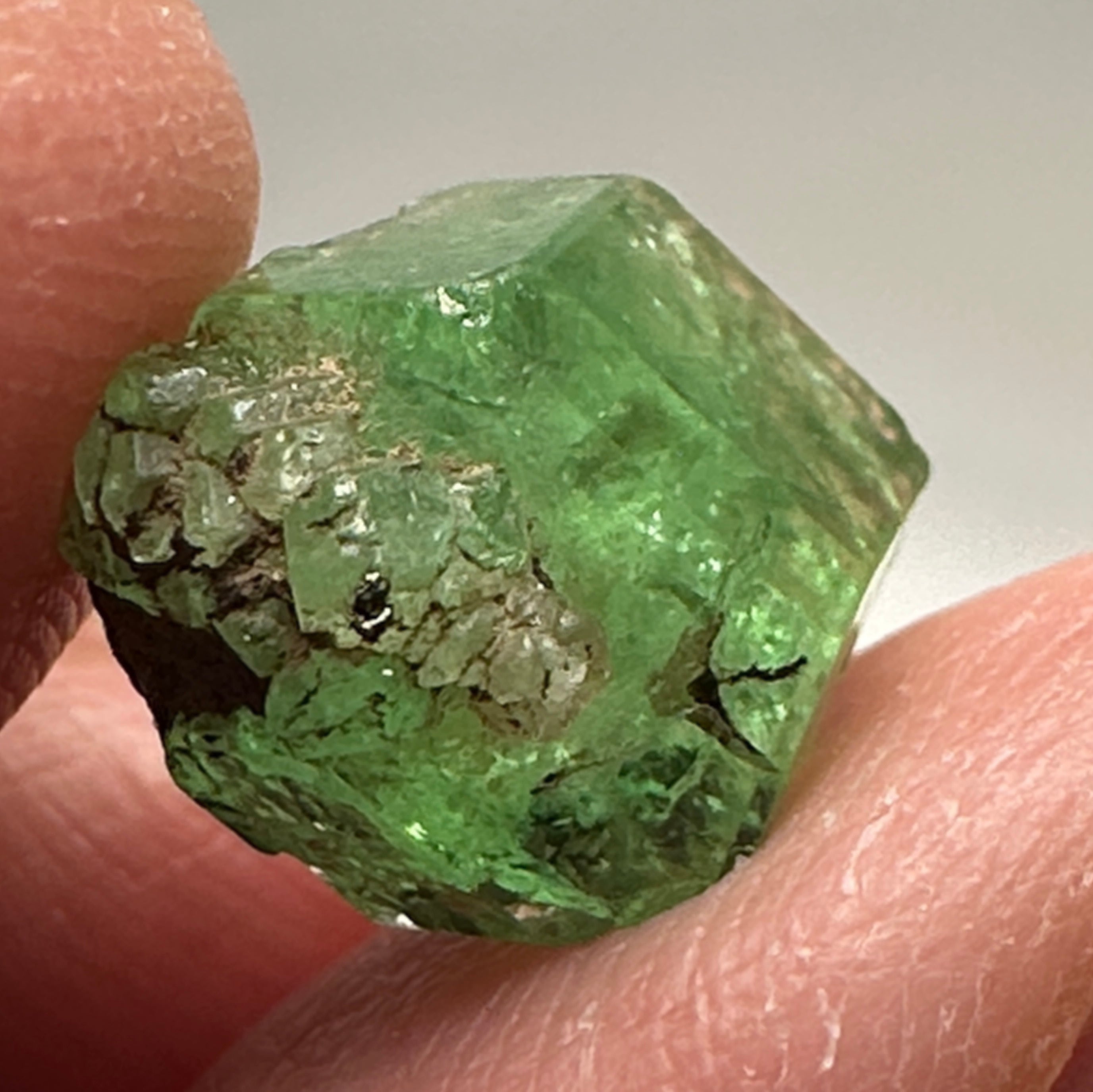 Tsavorite Crystal, 7.28ct, Merelani. Tanzania, Untreated Unheated