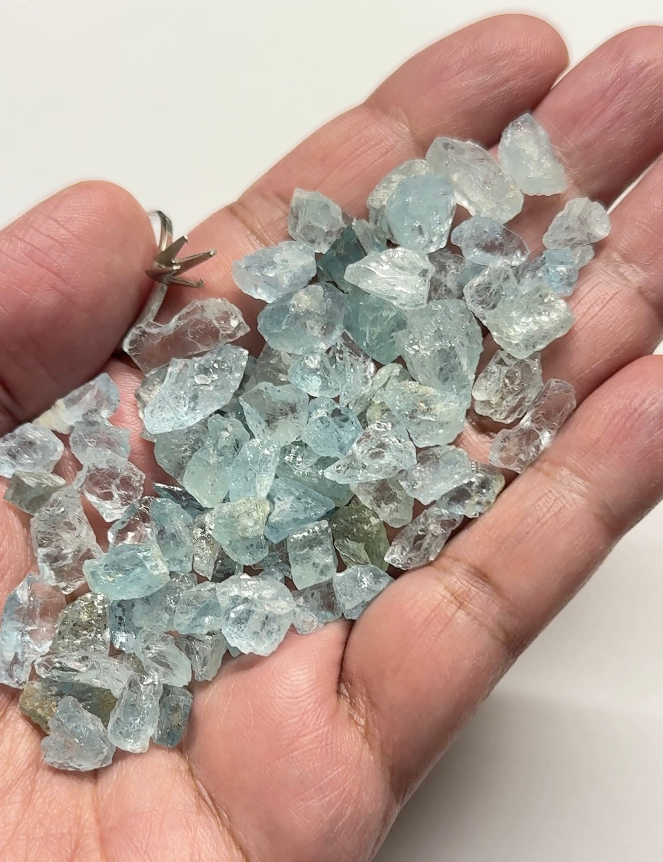 Aquamarine Cab / Specimen Grade, Tanzania, blind pour, price per stone